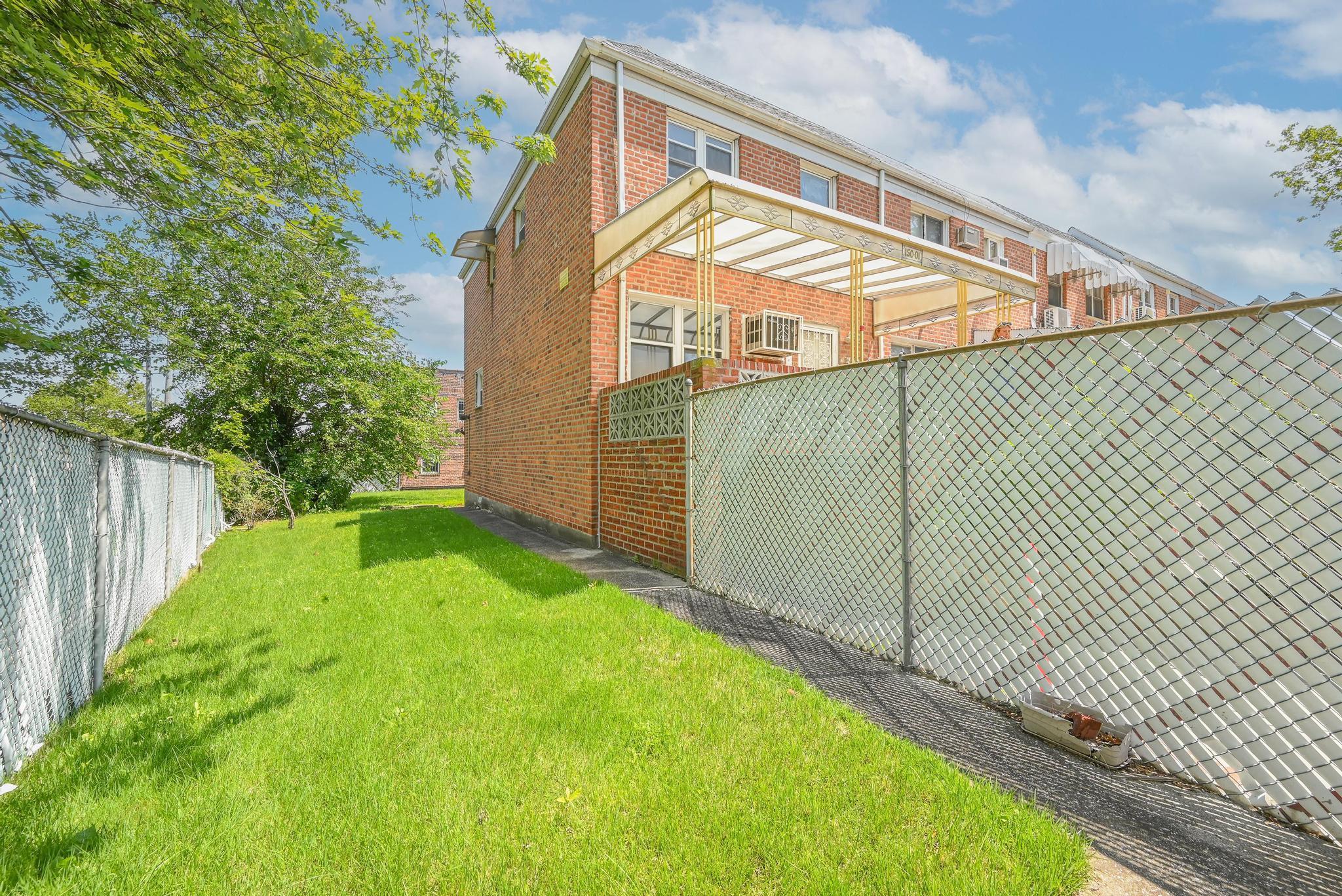 Single Family Horace Harding Exp  Queens, NY 11367, MLS-882676-4