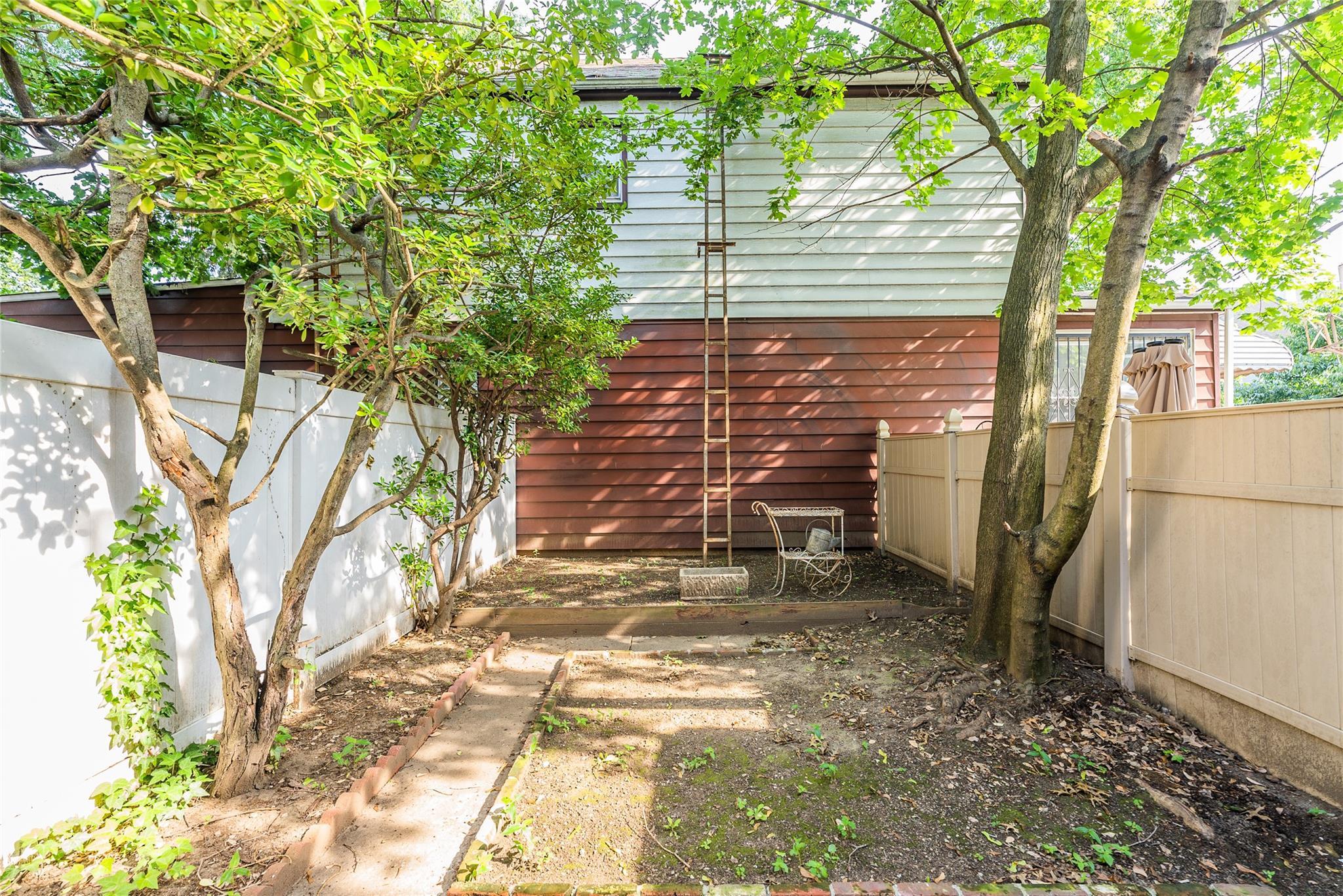 Single Family 89th  Queens, NY 11421, MLS-882687-25