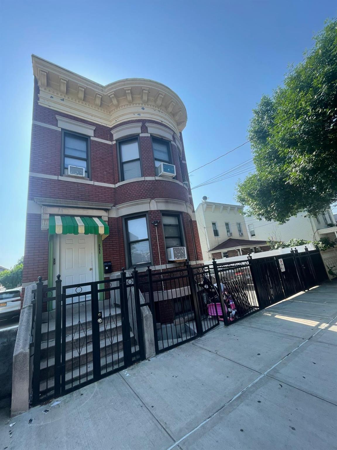 Single Family 100th Queens, NY 11368, MLS-882714-20