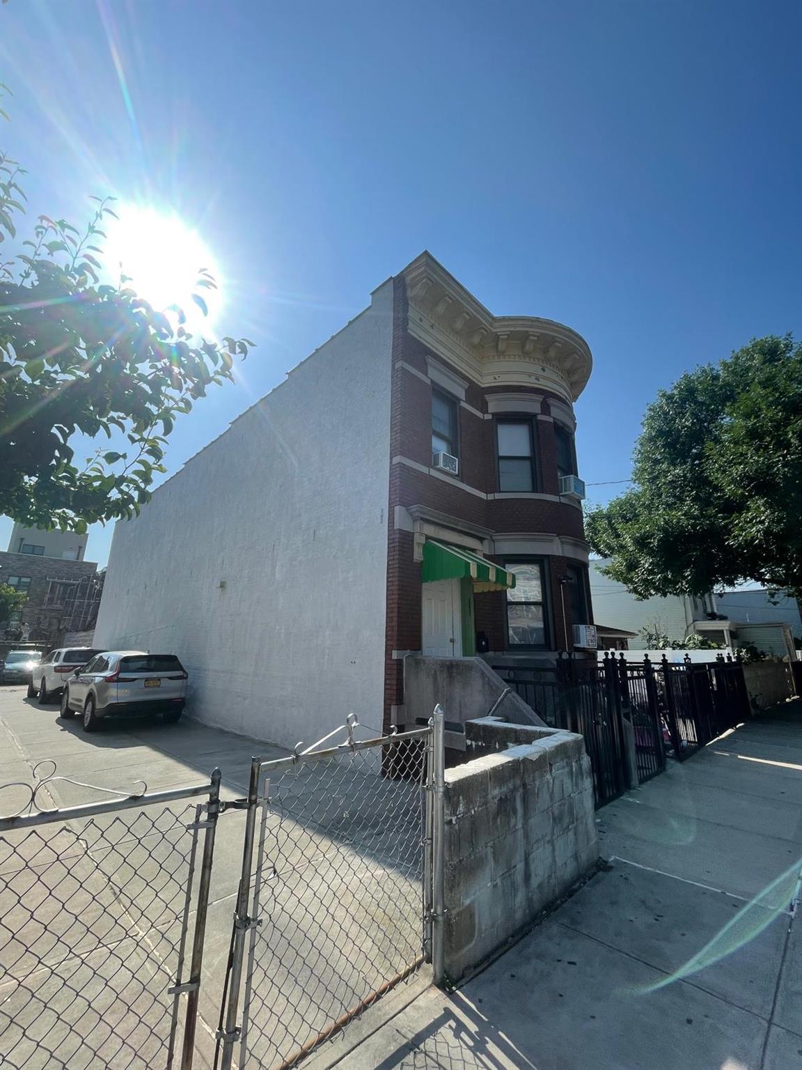 Single Family 100th Queens, NY 11368, MLS-882714-21