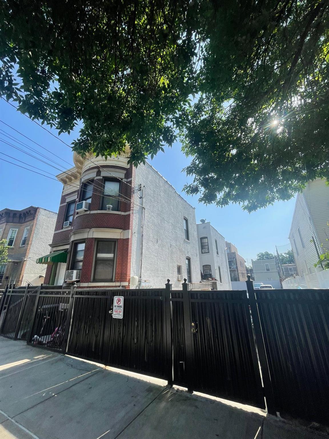 Single Family 100th Queens, NY 11368, MLS-882714-22