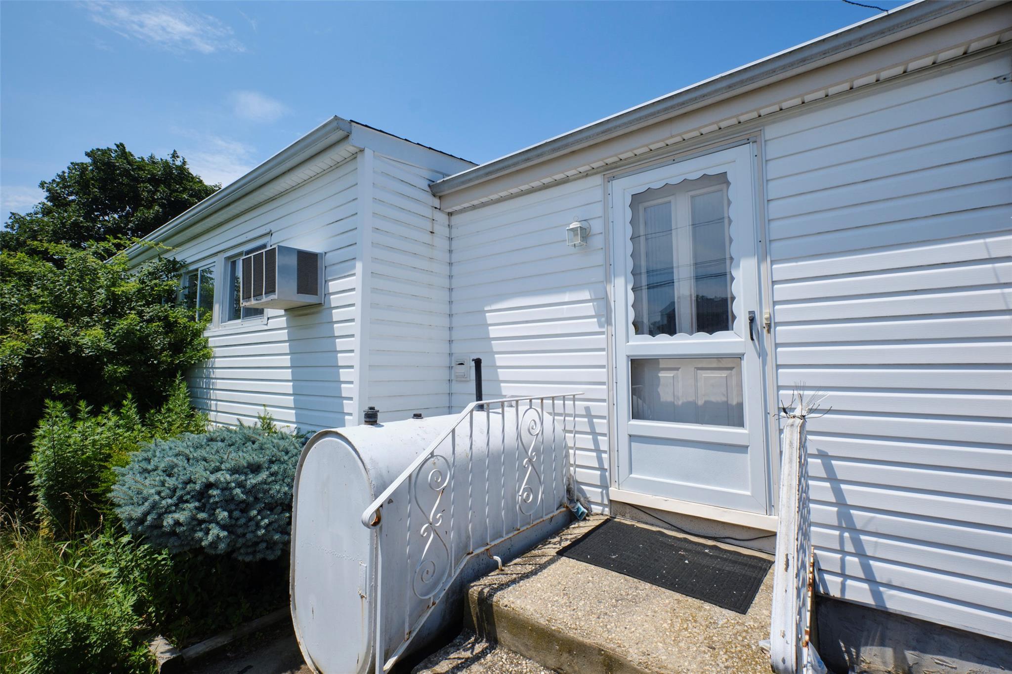 Single Family Hubbard  Nassau County, NY 11520, MLS-882734-8