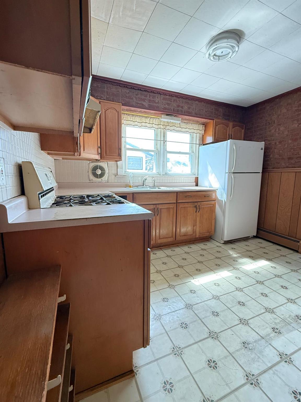 Single Family Claremont  Suffolk County, NY 11704, MLS-882756-4