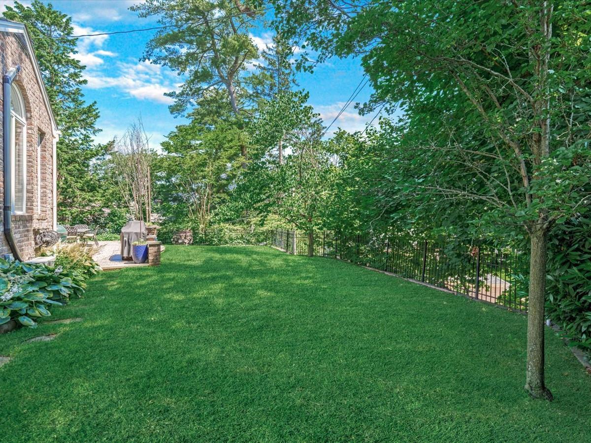 Single Family Mountain Cut  Nassau County, NY 11030, MLS-882761-25