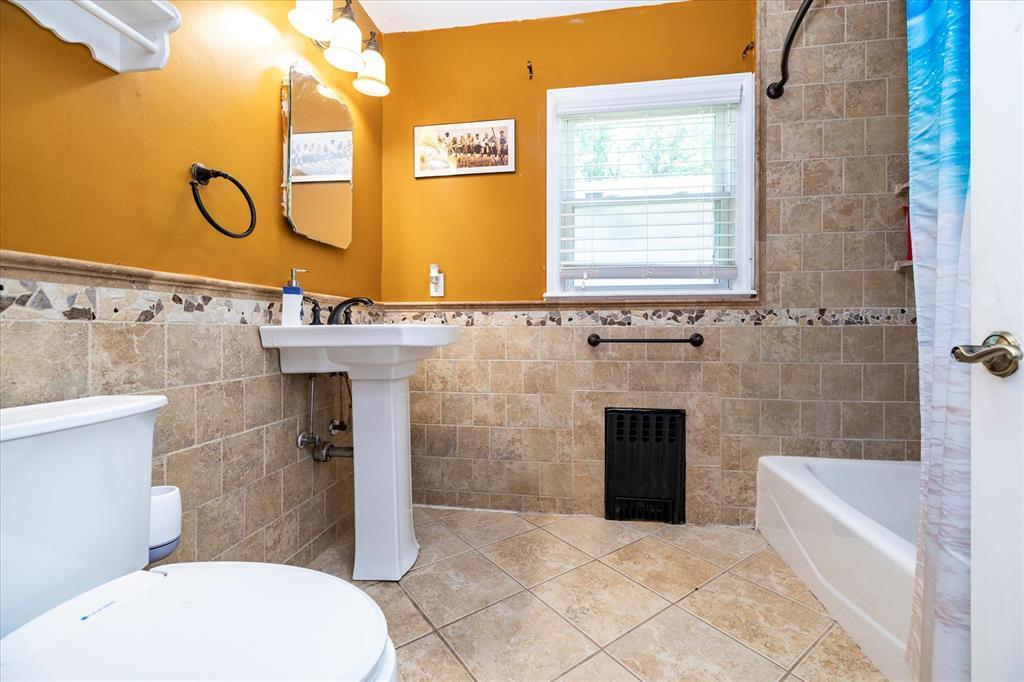 Single Family North  Nassau County, NY 11709, MLS-882772-13