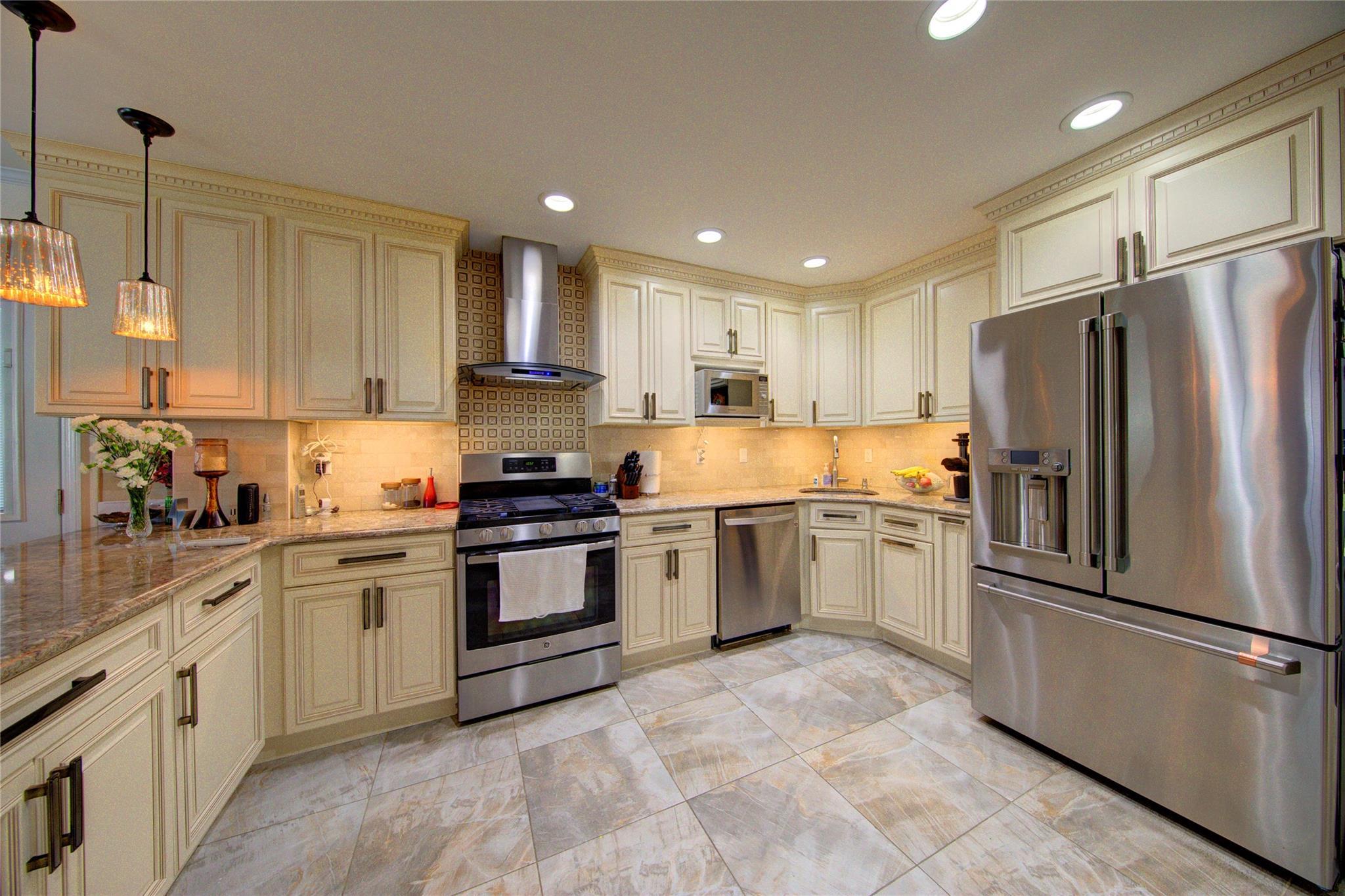 Single Family 265th  Queens, NY 11040, MLS-882829-12