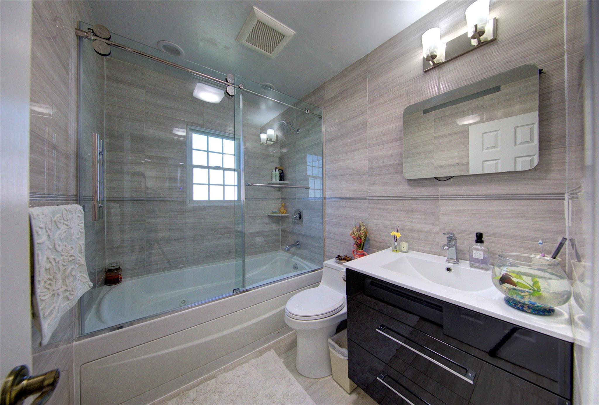 Single Family 265th  Queens, NY 11040, MLS-882829-15