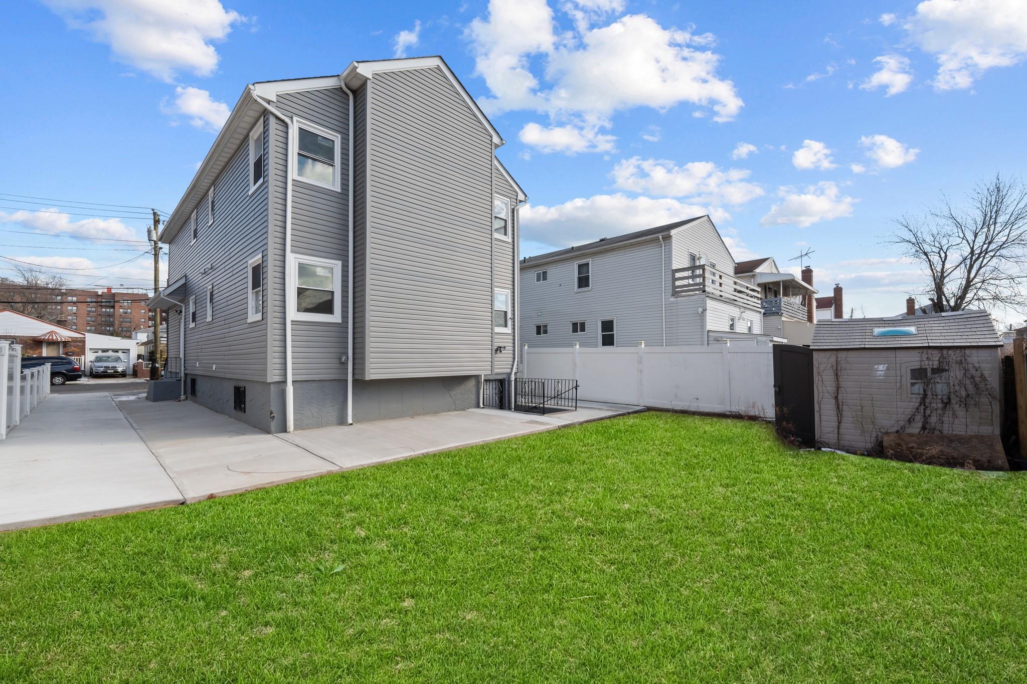 Single Family Grassmere  Queens, NY 11691, MLS-882863-26
