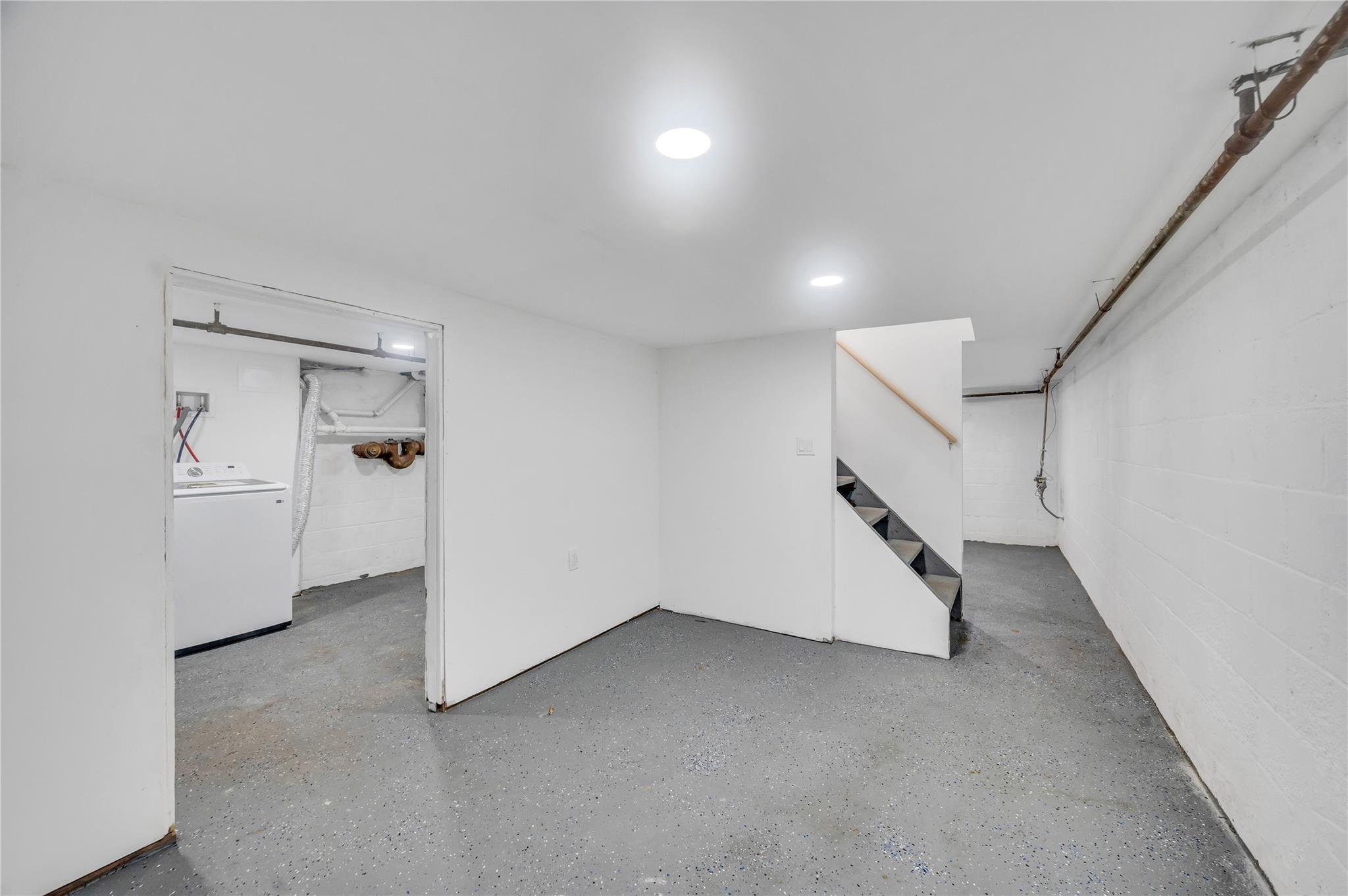 Single Family Pinetree  Suffolk County, NY 11967, MLS-882894-22