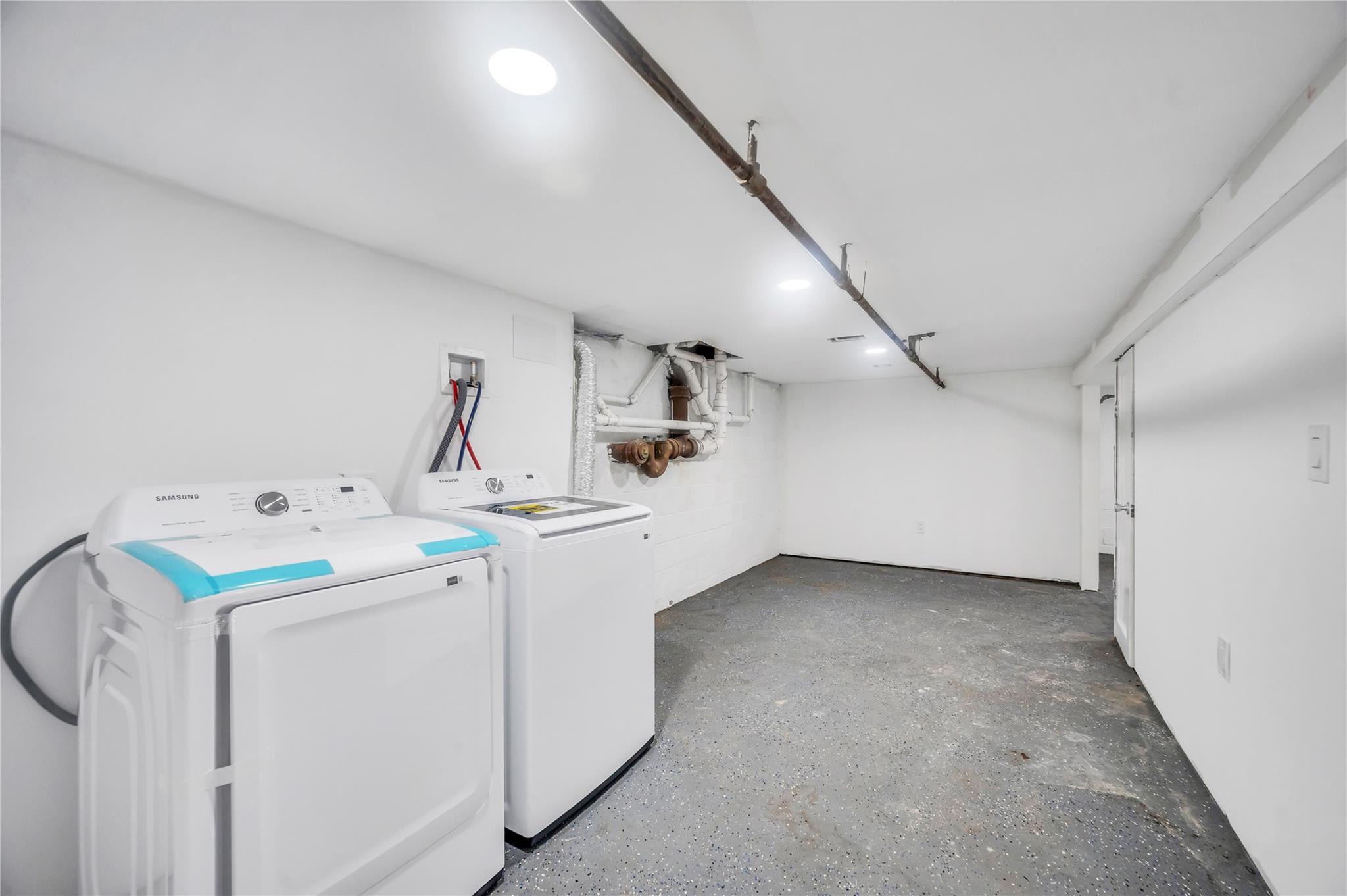 Single Family Pinetree  Suffolk County, NY 11967, MLS-882894-23