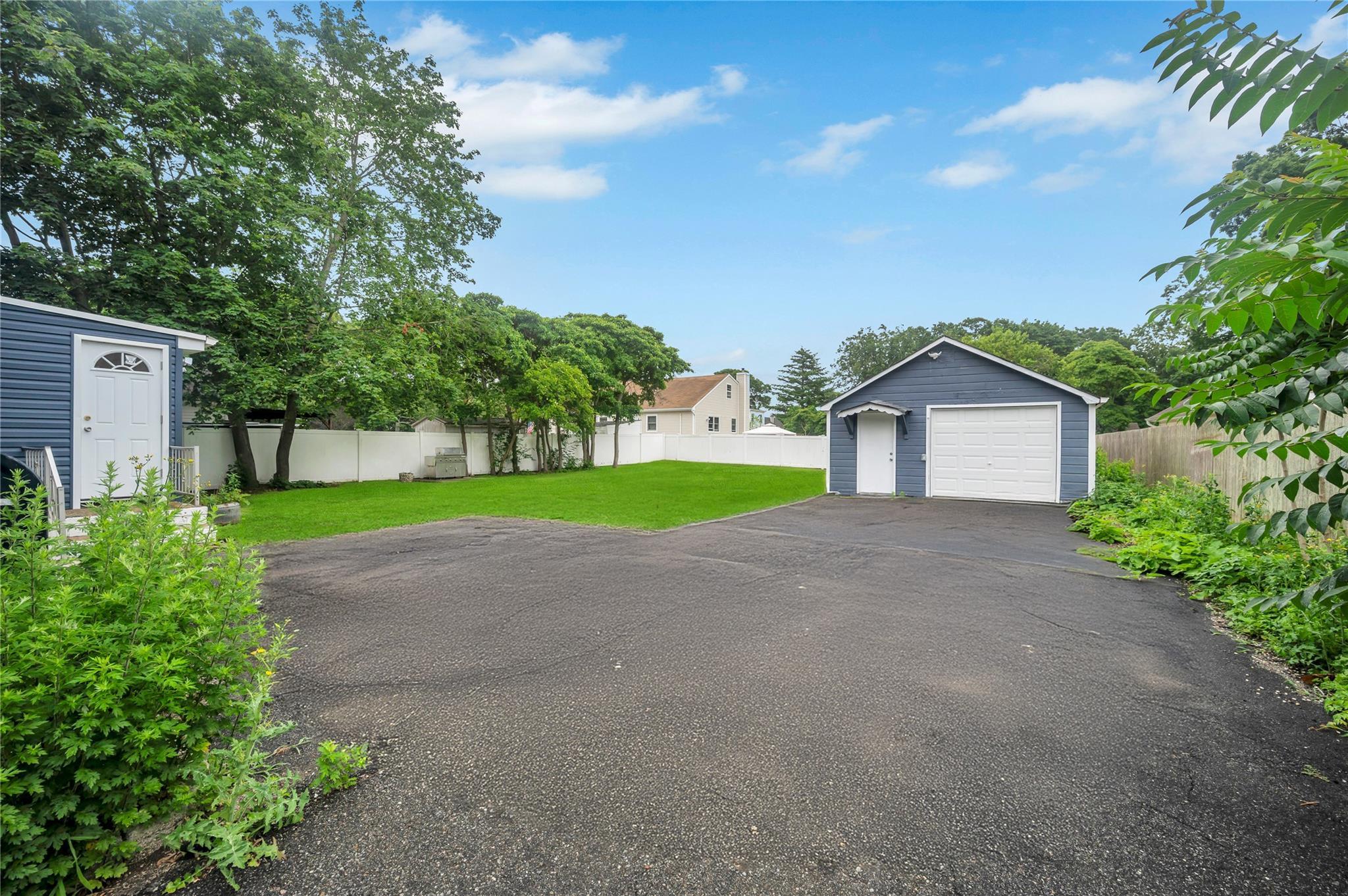 Single Family Pinetree  Suffolk County, NY 11967, MLS-882894-30