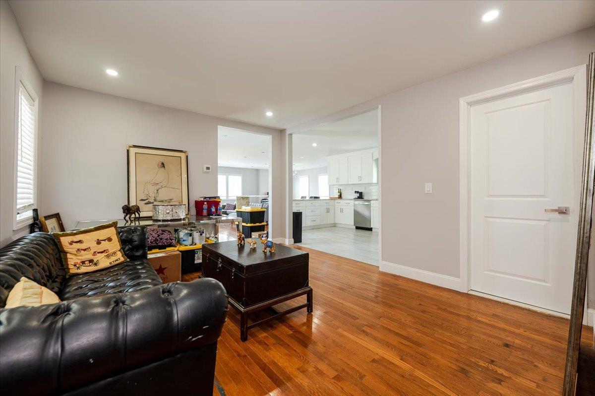 Single Family West Broadway  Nassau County, NY 11557, MLS-882924-10