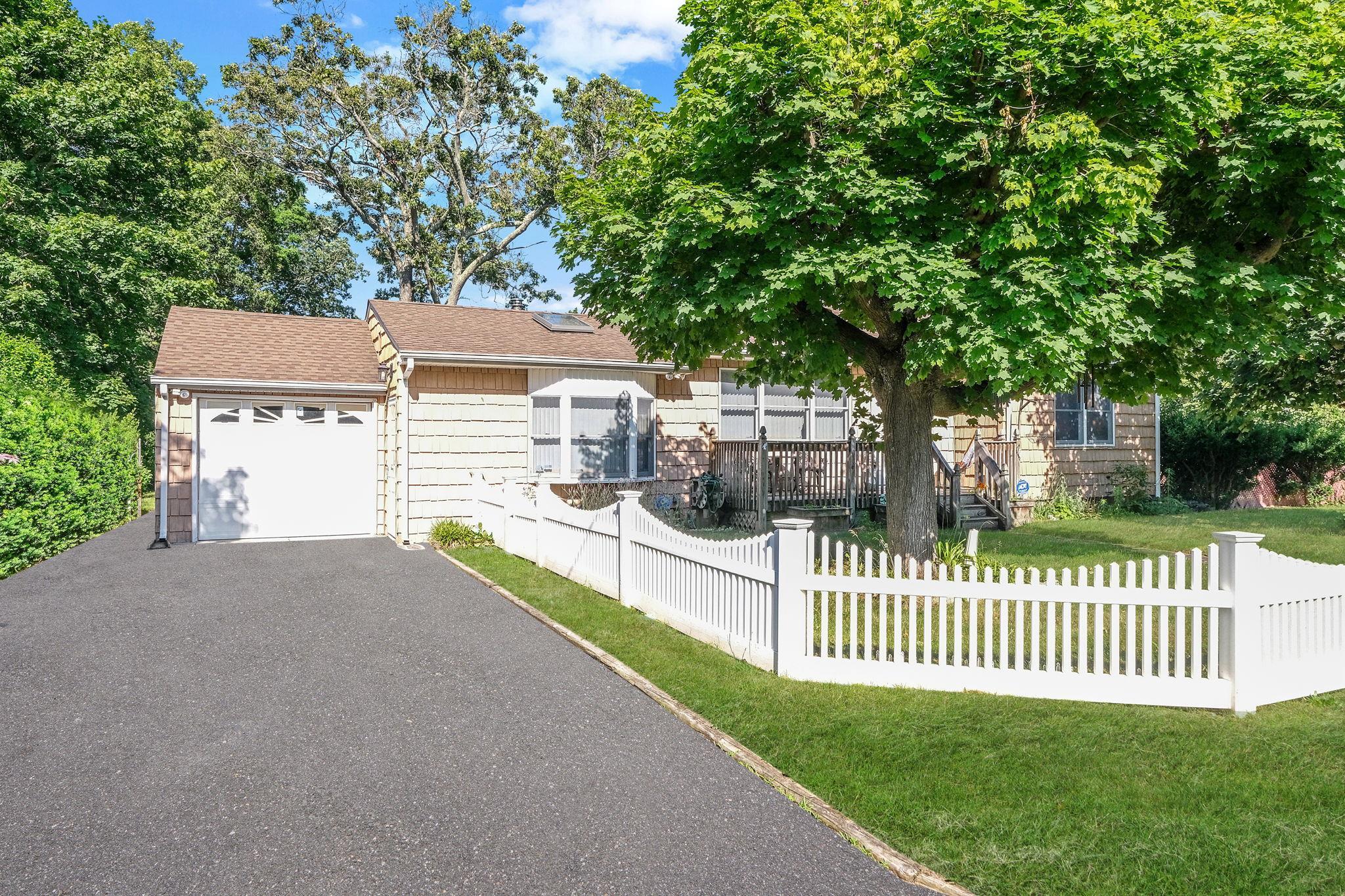 Single Family Woodland  Suffolk County, NY 11951, MLS-882984-2