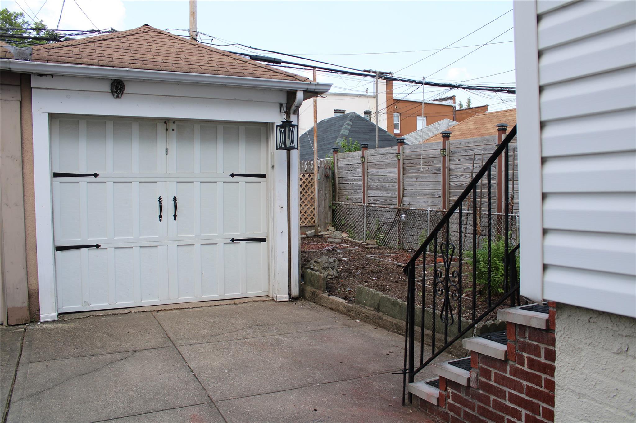 Single Family 84  Queens, NY 11370, MLS-883022-31