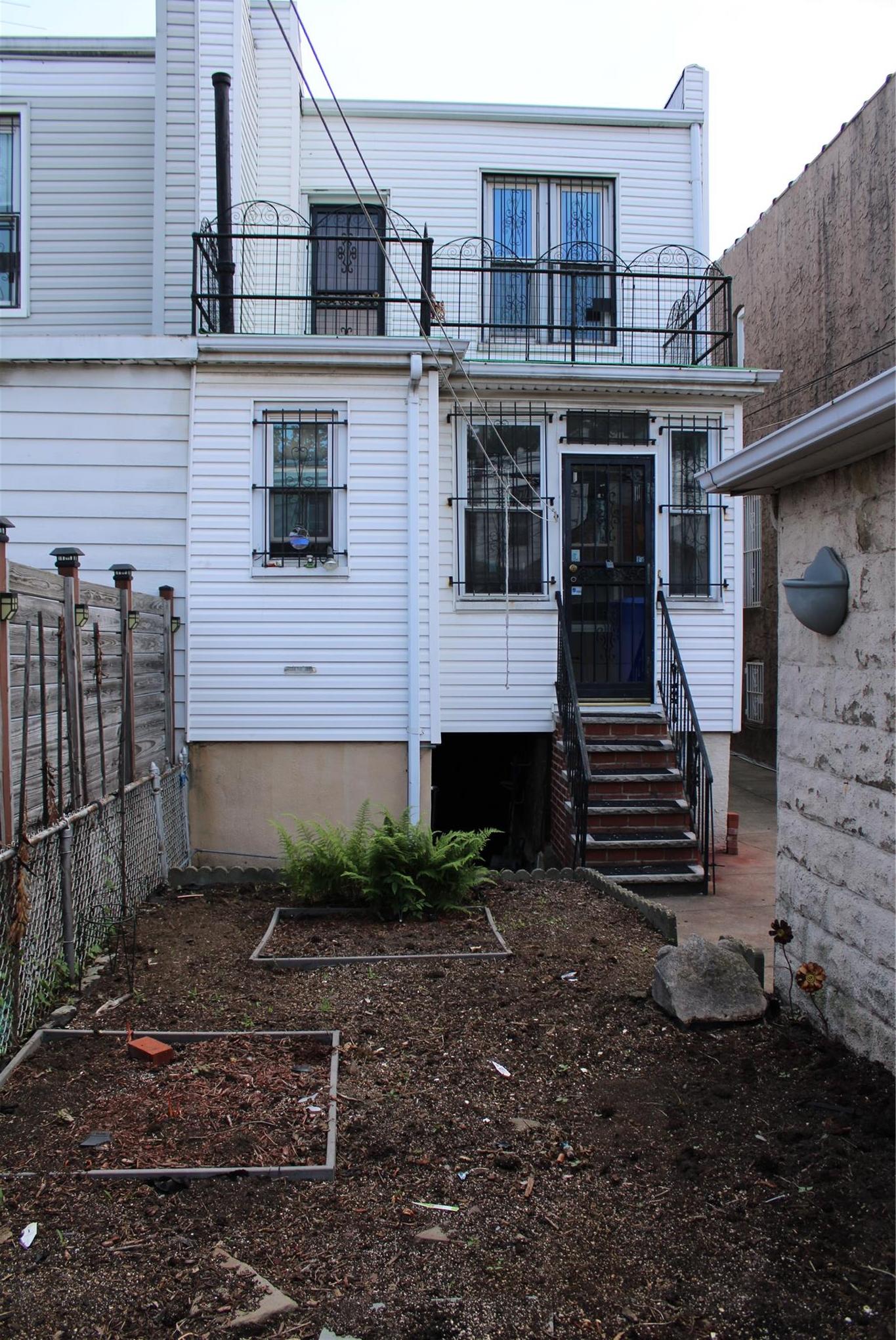 Single Family 84  Queens, NY 11370, MLS-883022-32
