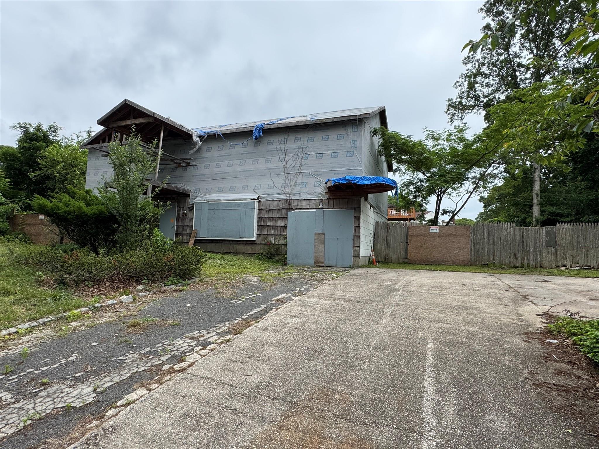Single Family Denis  Suffolk County, NY 11727, MLS-883031-17