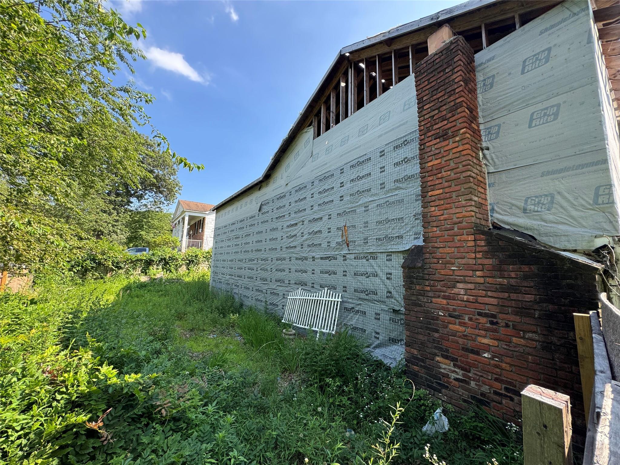 Single Family Denis  Suffolk County, NY 11727, MLS-883031-5