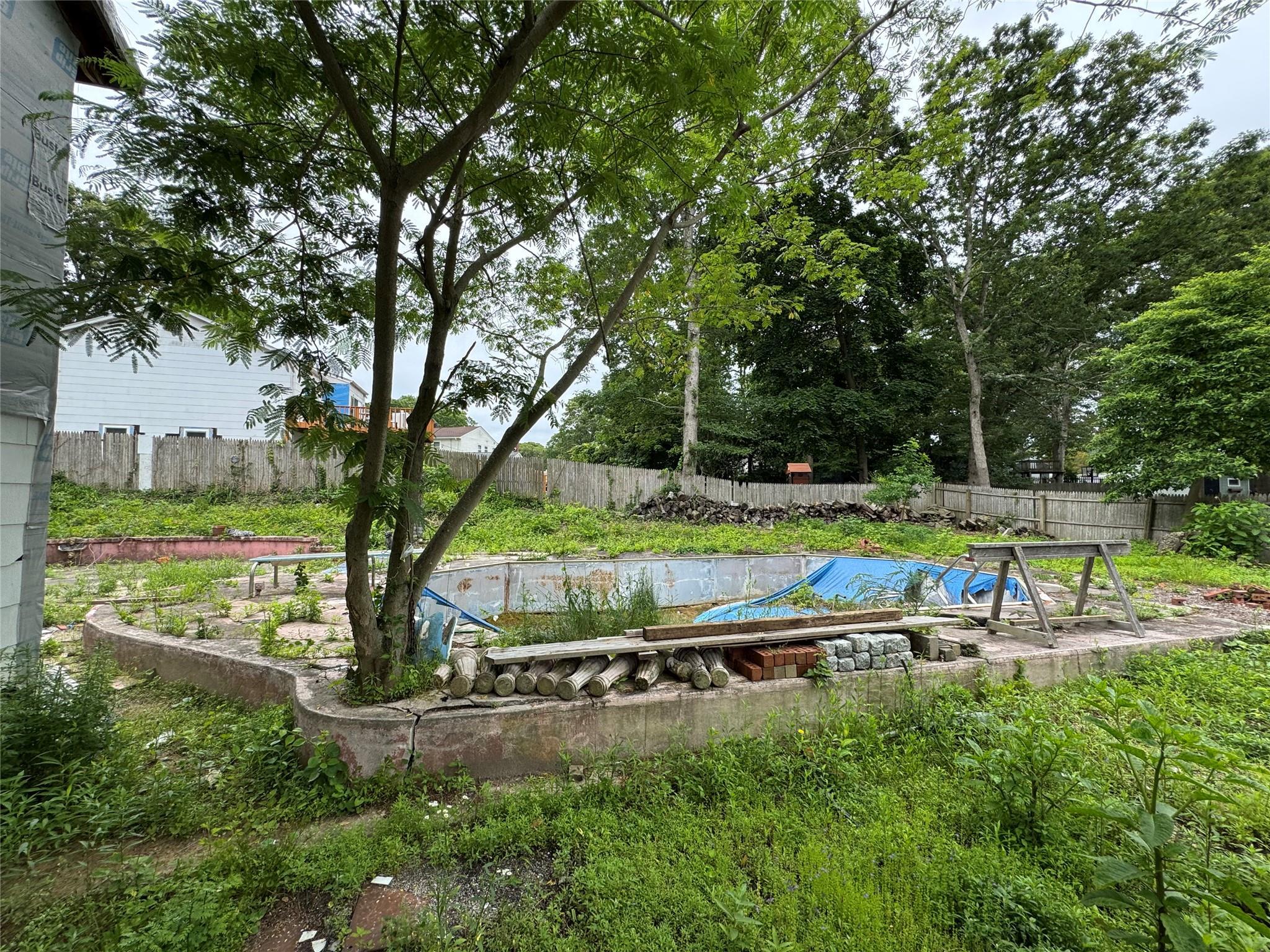 Single Family Denis  Suffolk County, NY 11727, MLS-883031-8