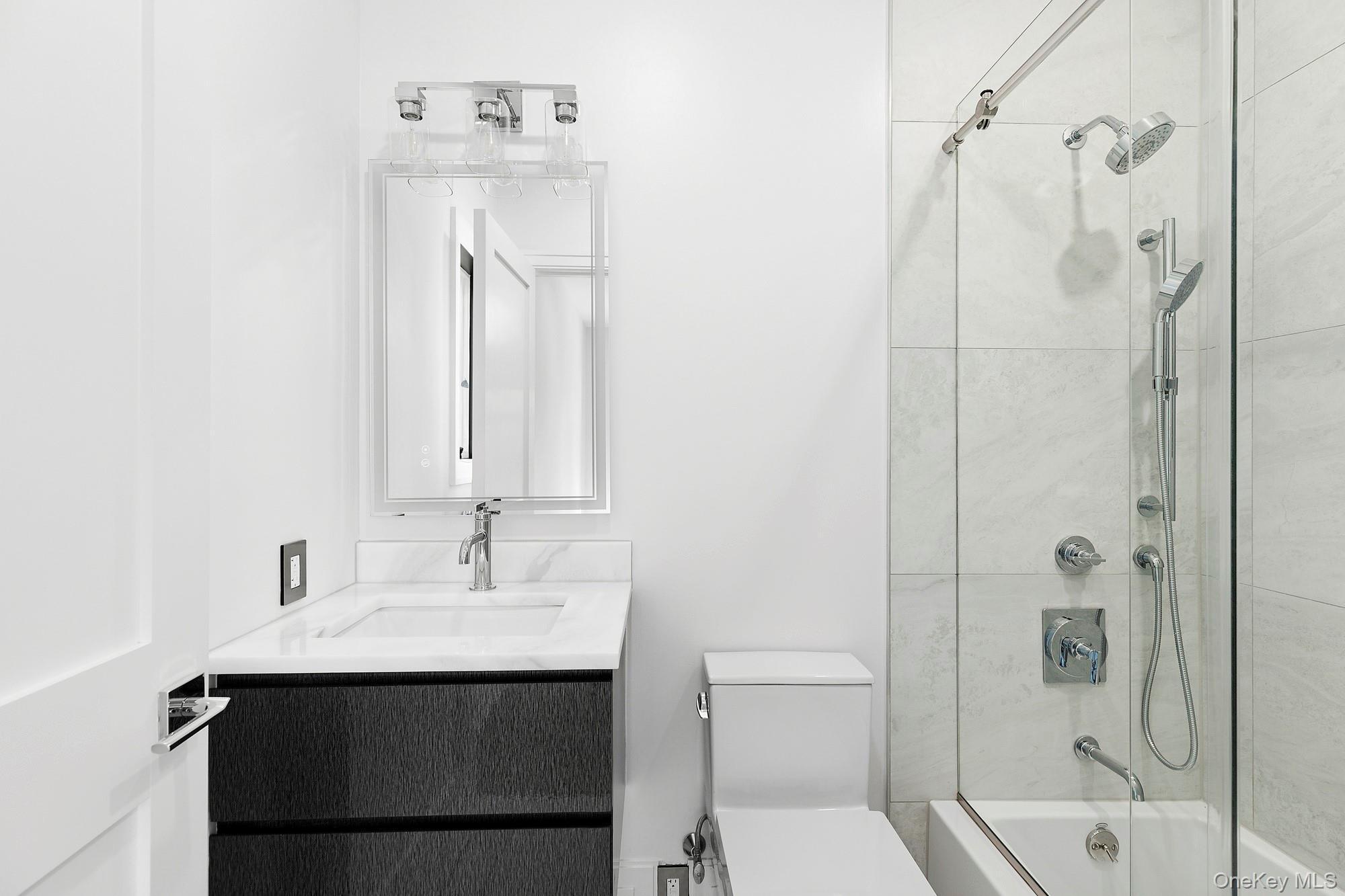 Single Family Saint Andrews Nassau County, NY 11568, MLS-883102-28