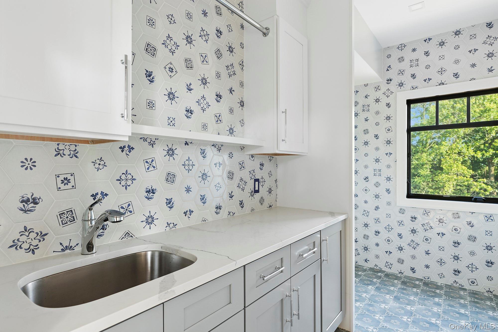 Single Family Saint Andrews Nassau County, NY 11568, MLS-883102-37