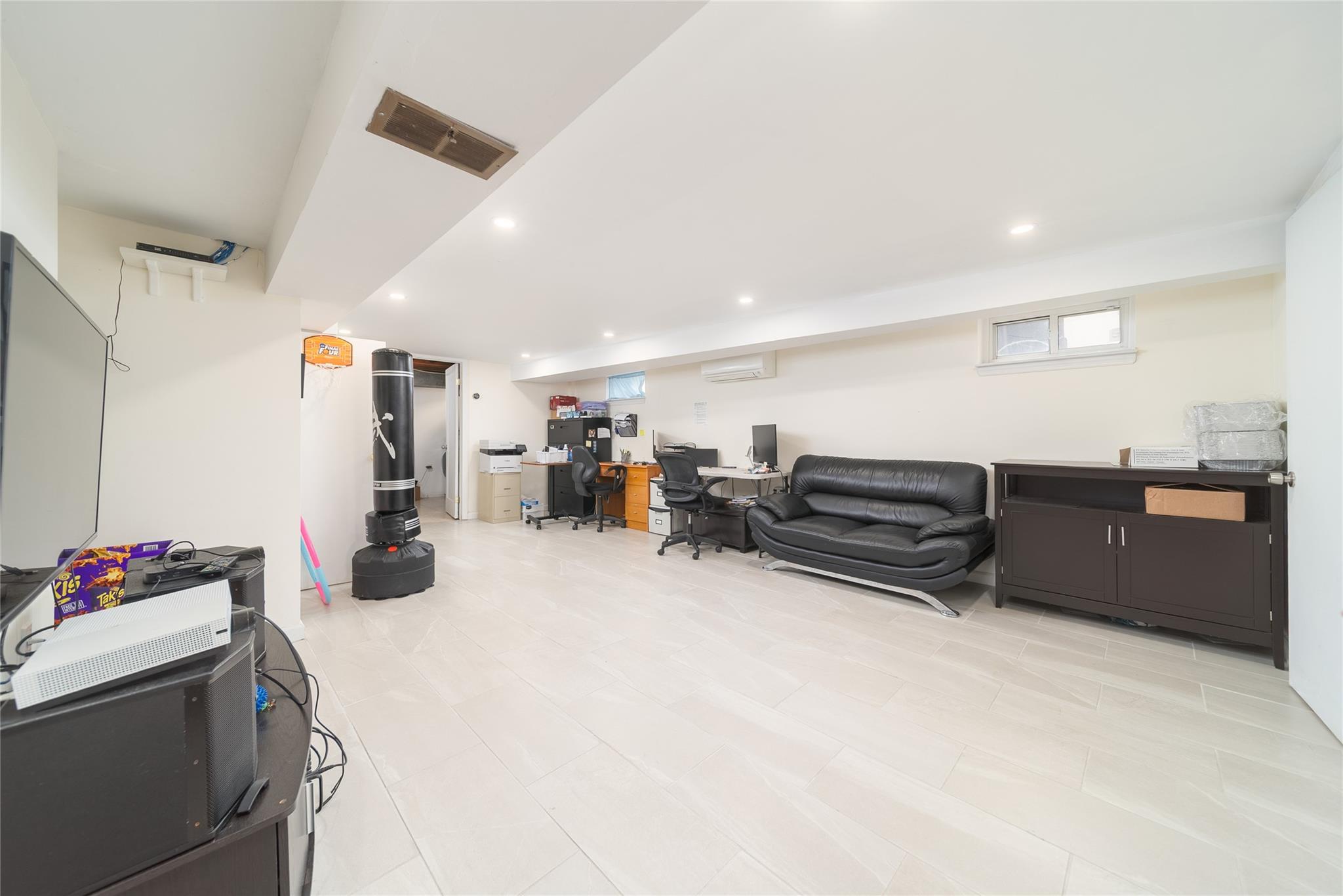 Single Family 197th  Queens, NY 11365, MLS-883153-8