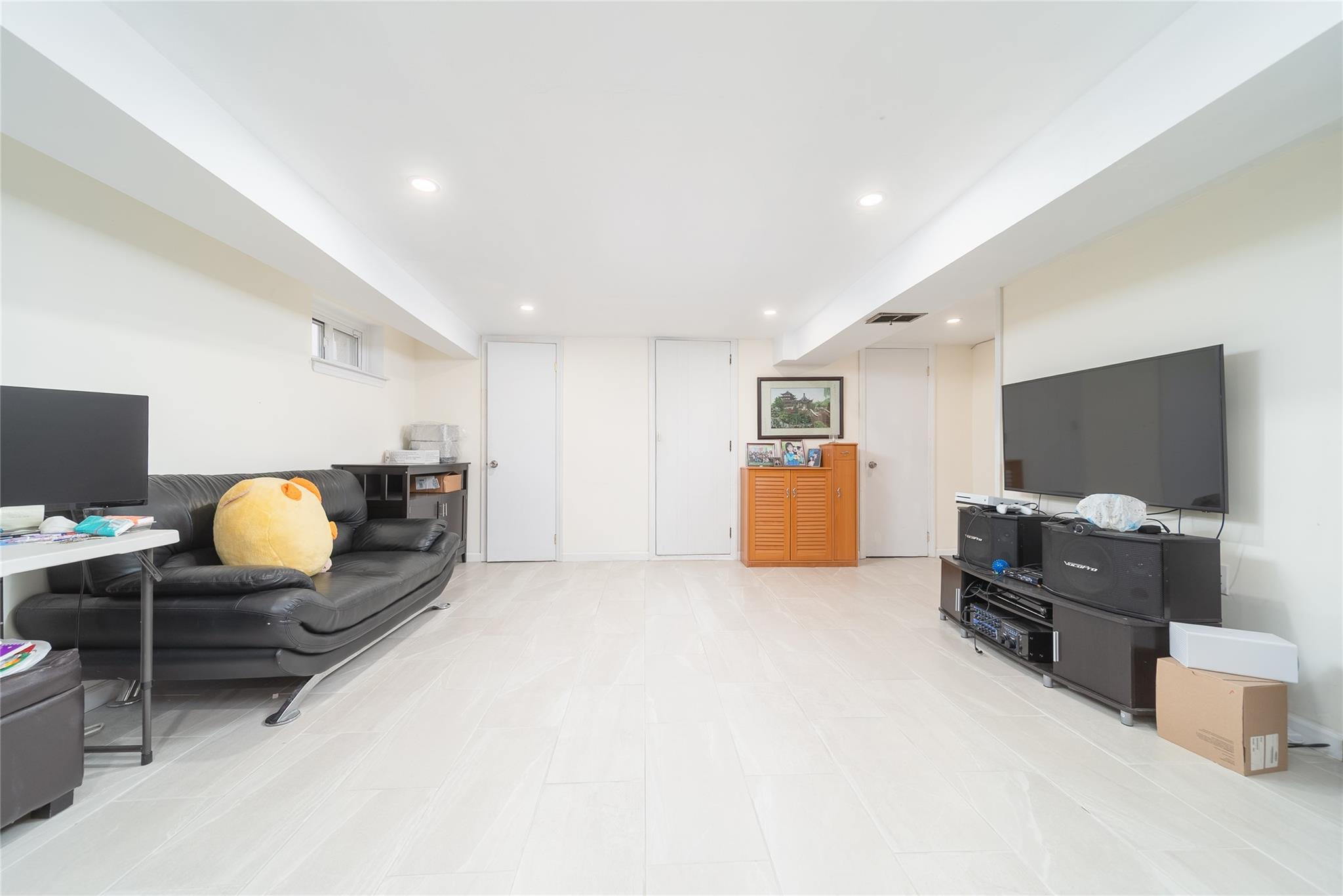 Single Family 197th  Queens, NY 11365, MLS-883153-9