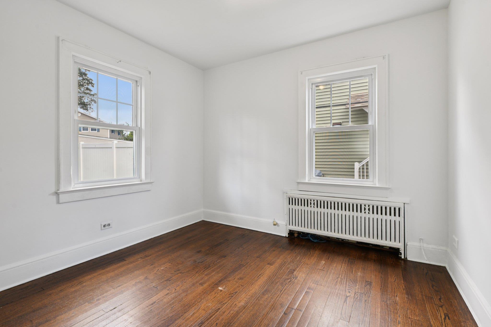Single Family Lou  Suffolk County, NY 11754, MLS-883261-12