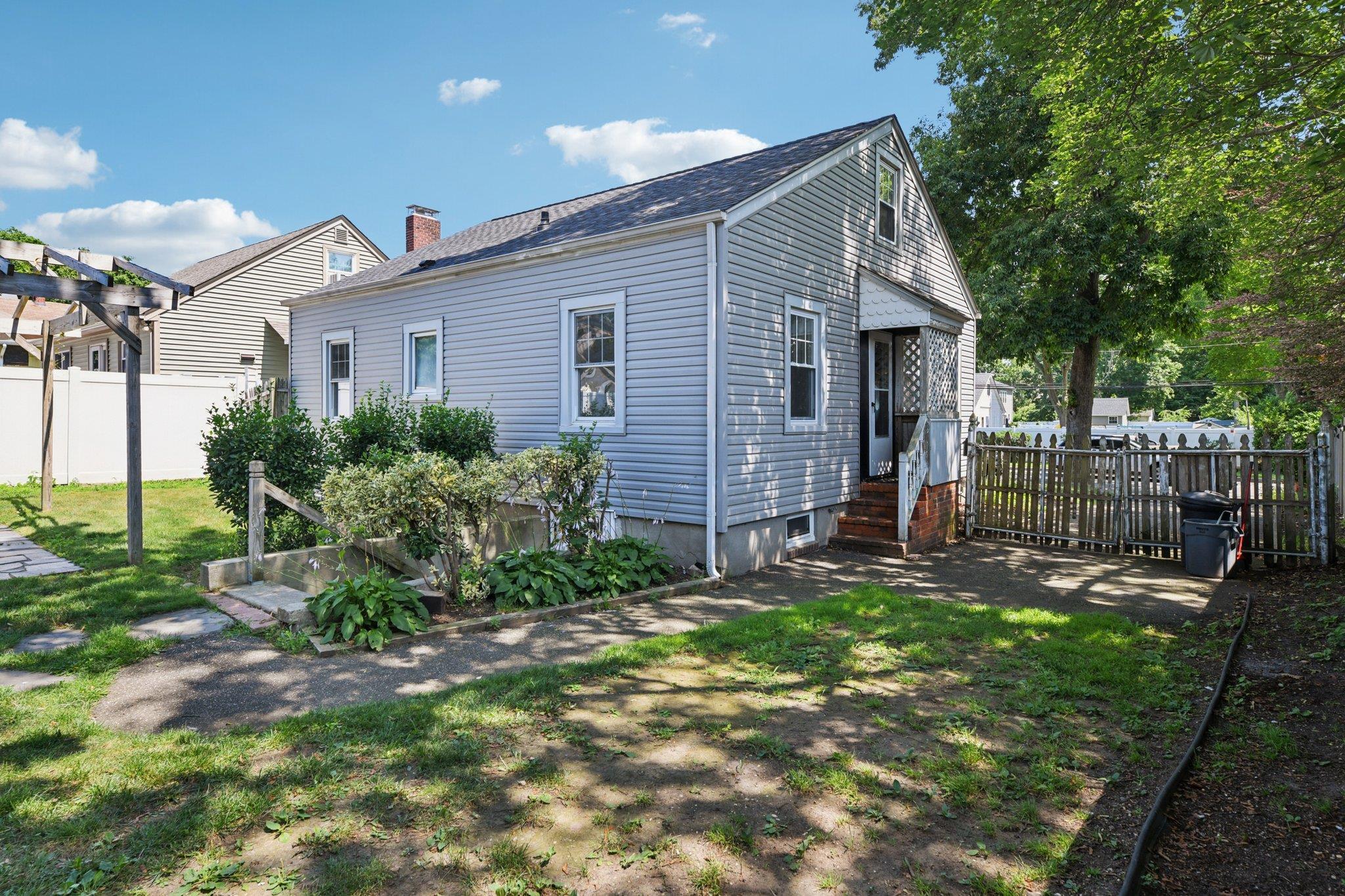 Single Family Lou  Suffolk County, NY 11754, MLS-883261-18