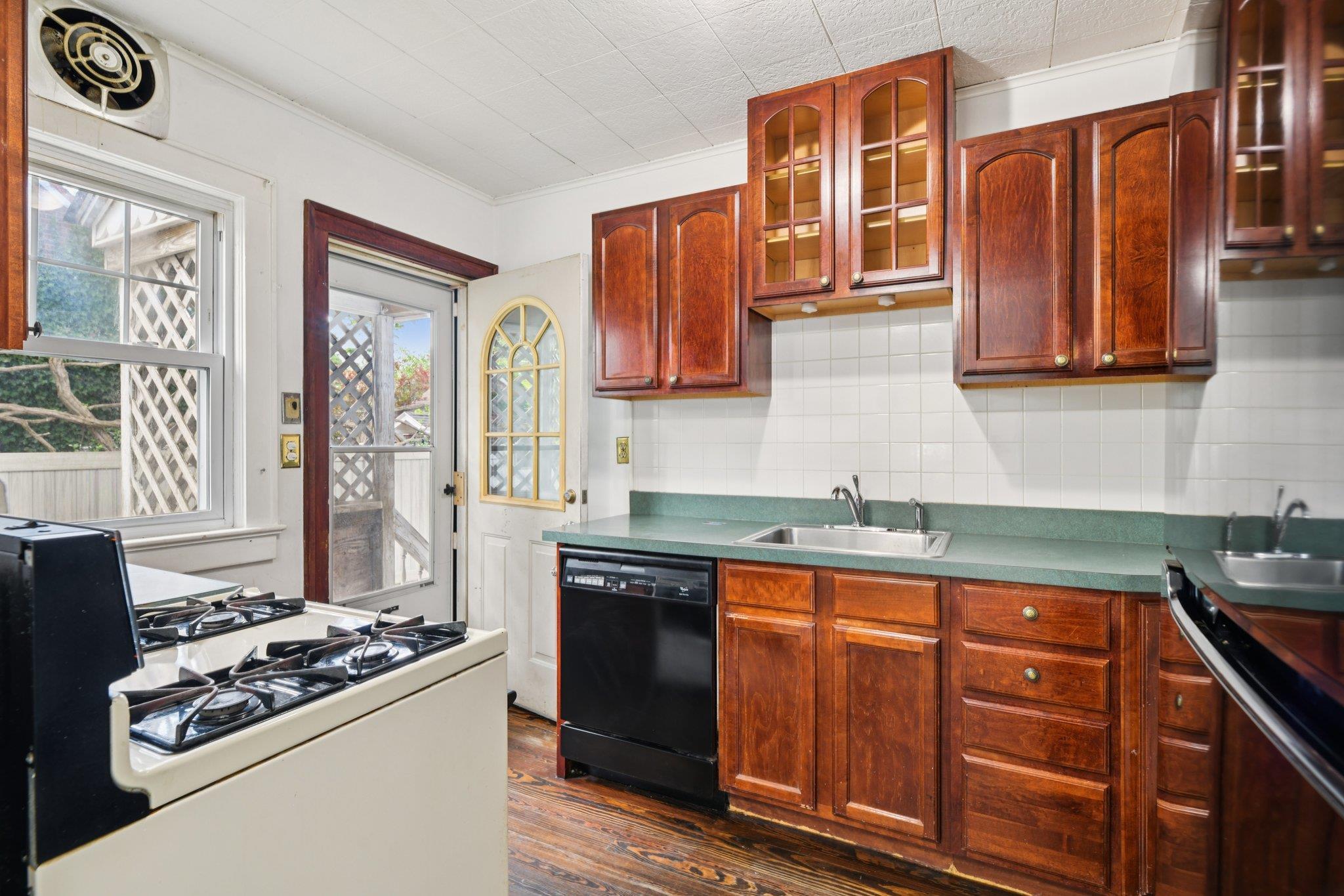 Single Family Lou  Suffolk County, NY 11754, MLS-883261-7