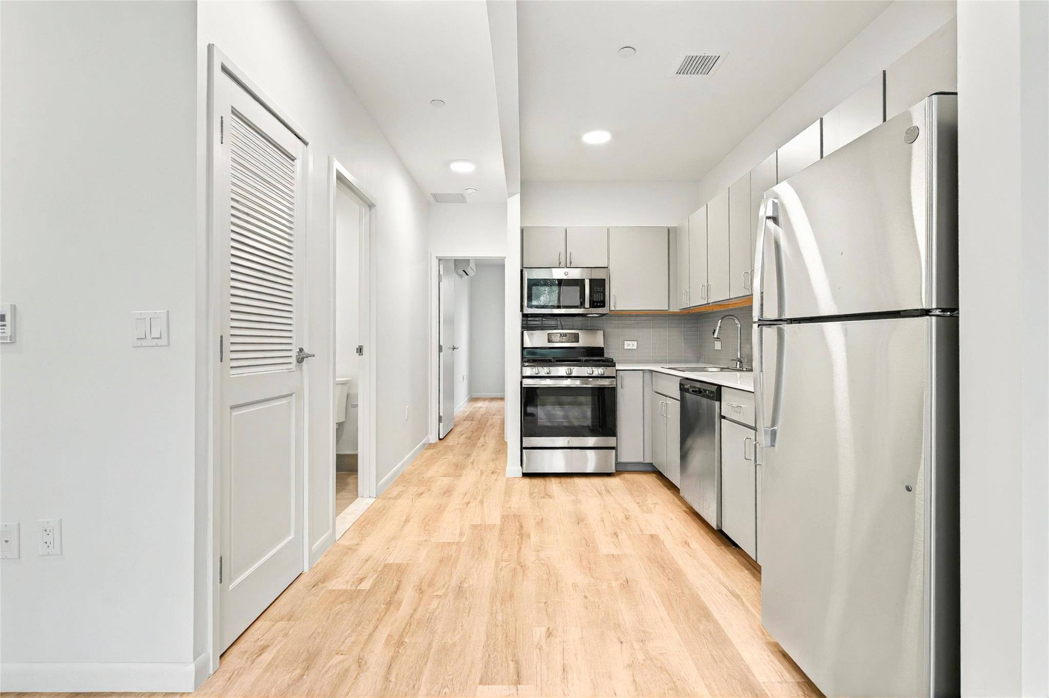 Coop Bronx River  Bronx, NY 10473, MLS-883313-10