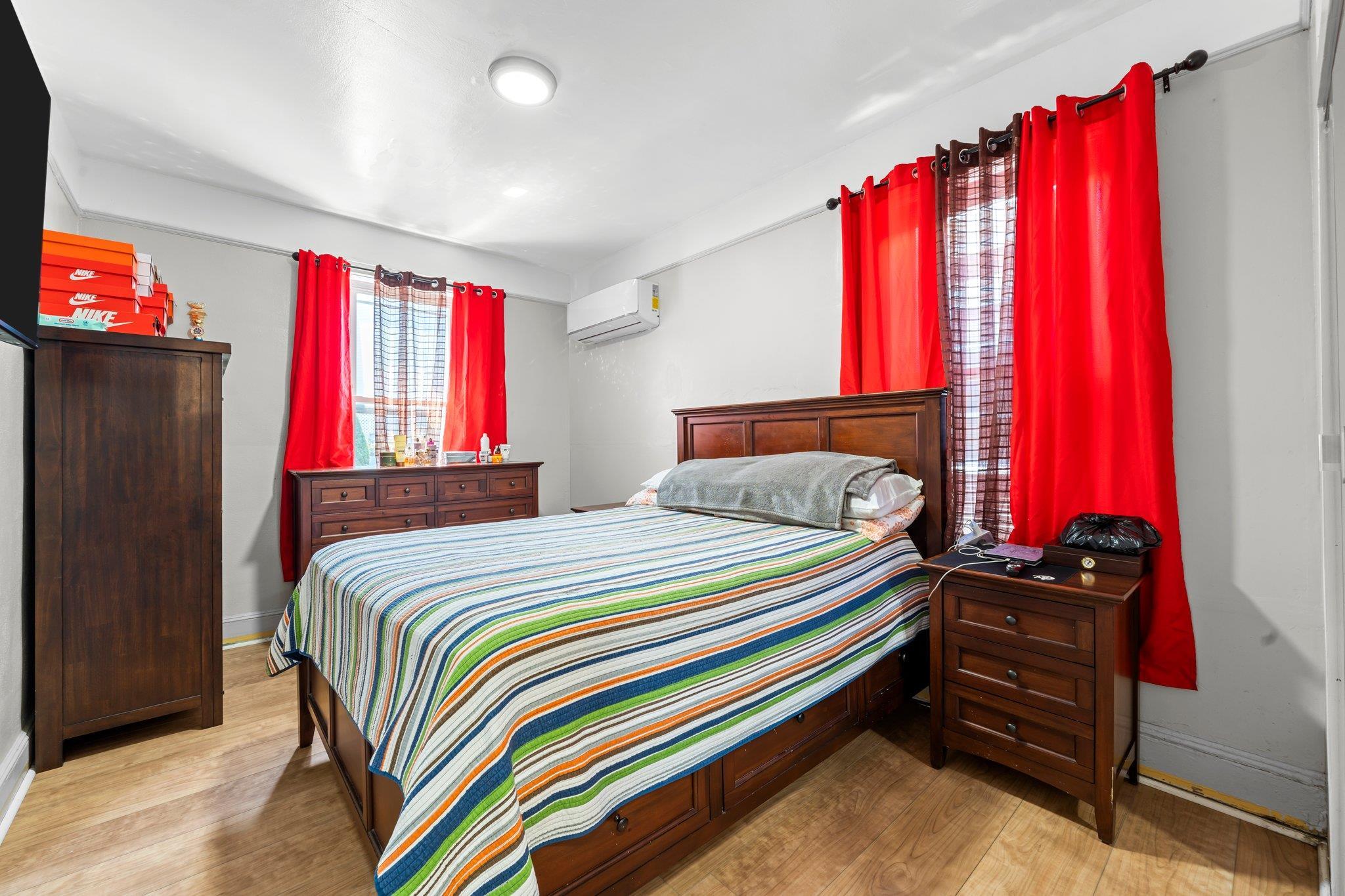 Single Family Kingsland  Bronx, NY 10469, MLS-883344-13