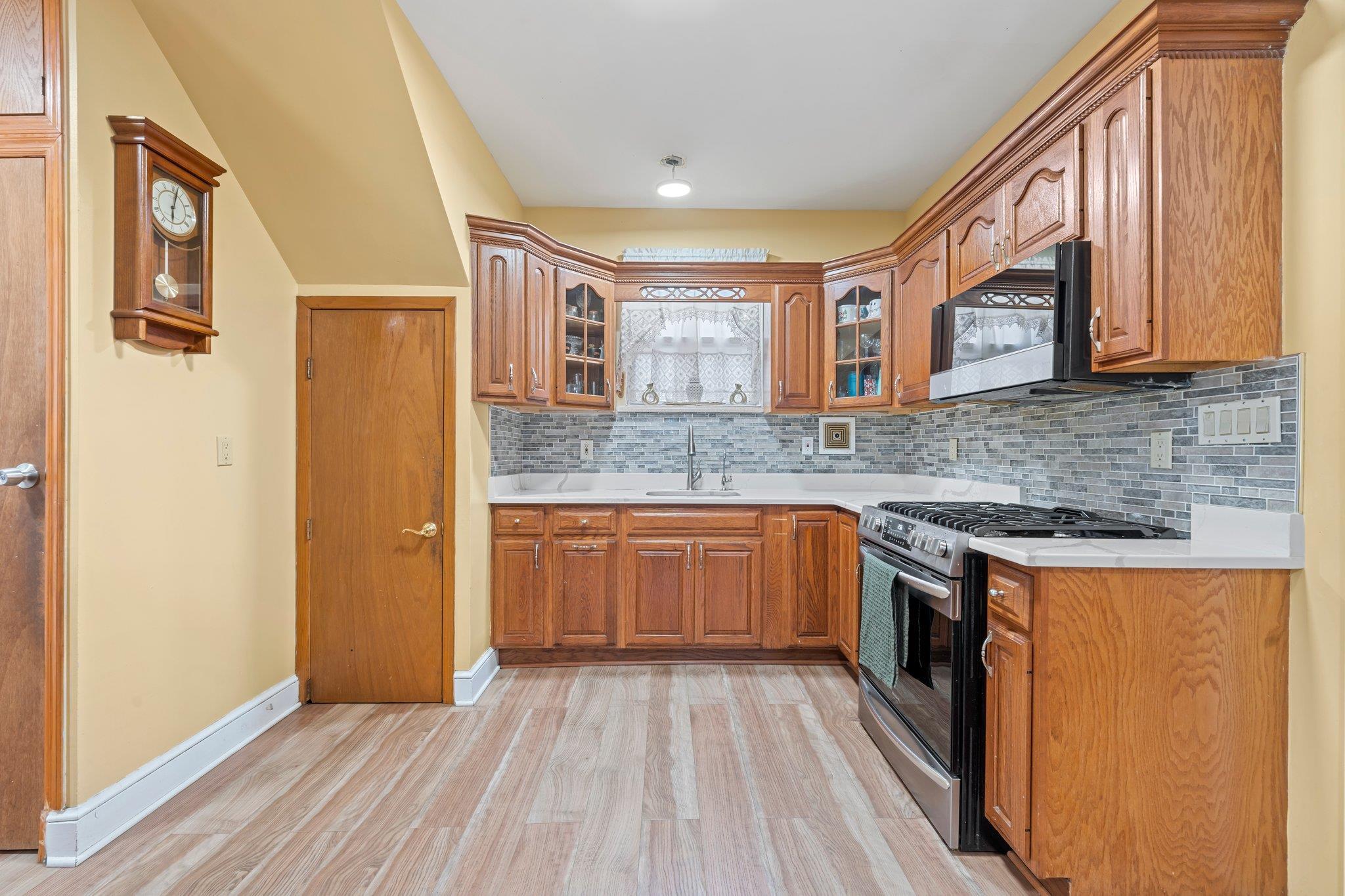 Single Family Kingsland  Bronx, NY 10469, MLS-883344-8