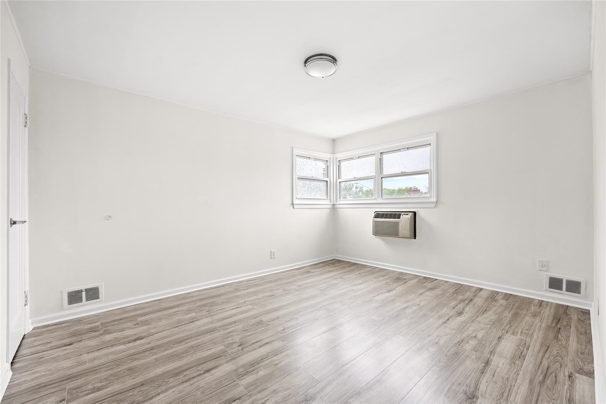 Single Family Bell  Queens, NY 11364, MLS-883365-17