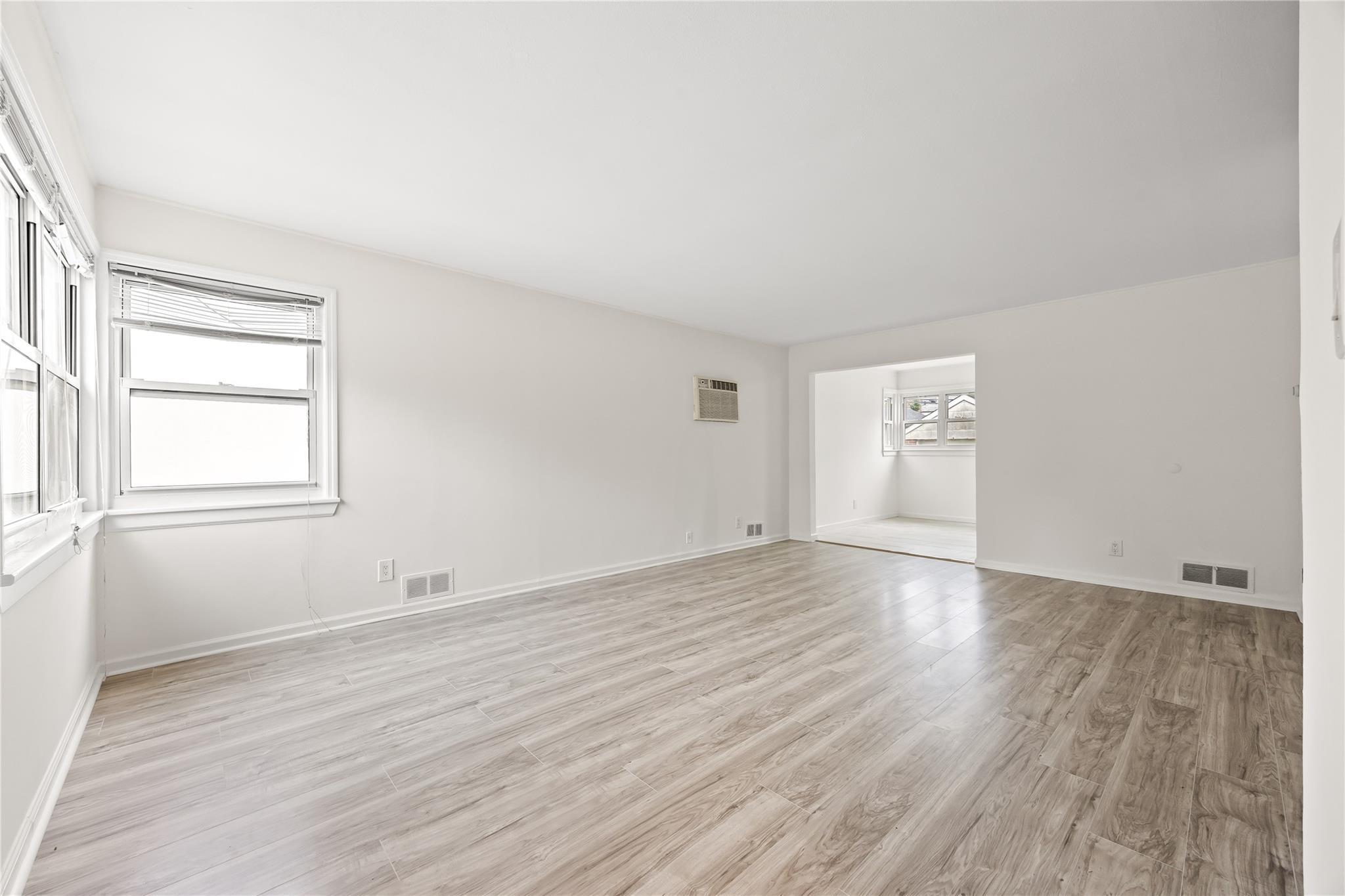 Single Family Bell  Queens, NY 11364, MLS-883365-4