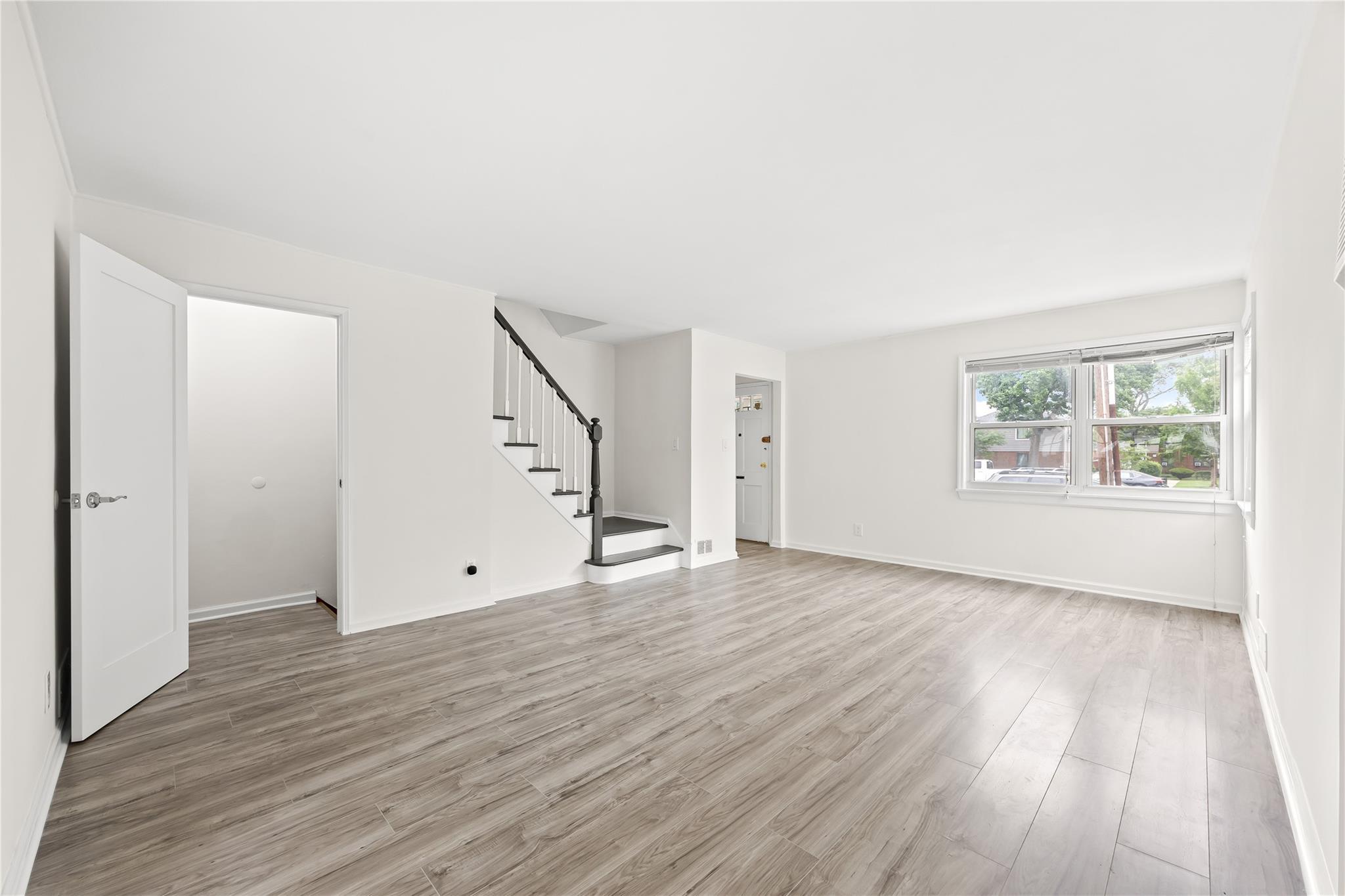 Single Family Bell  Queens, NY 11364, MLS-883365-5