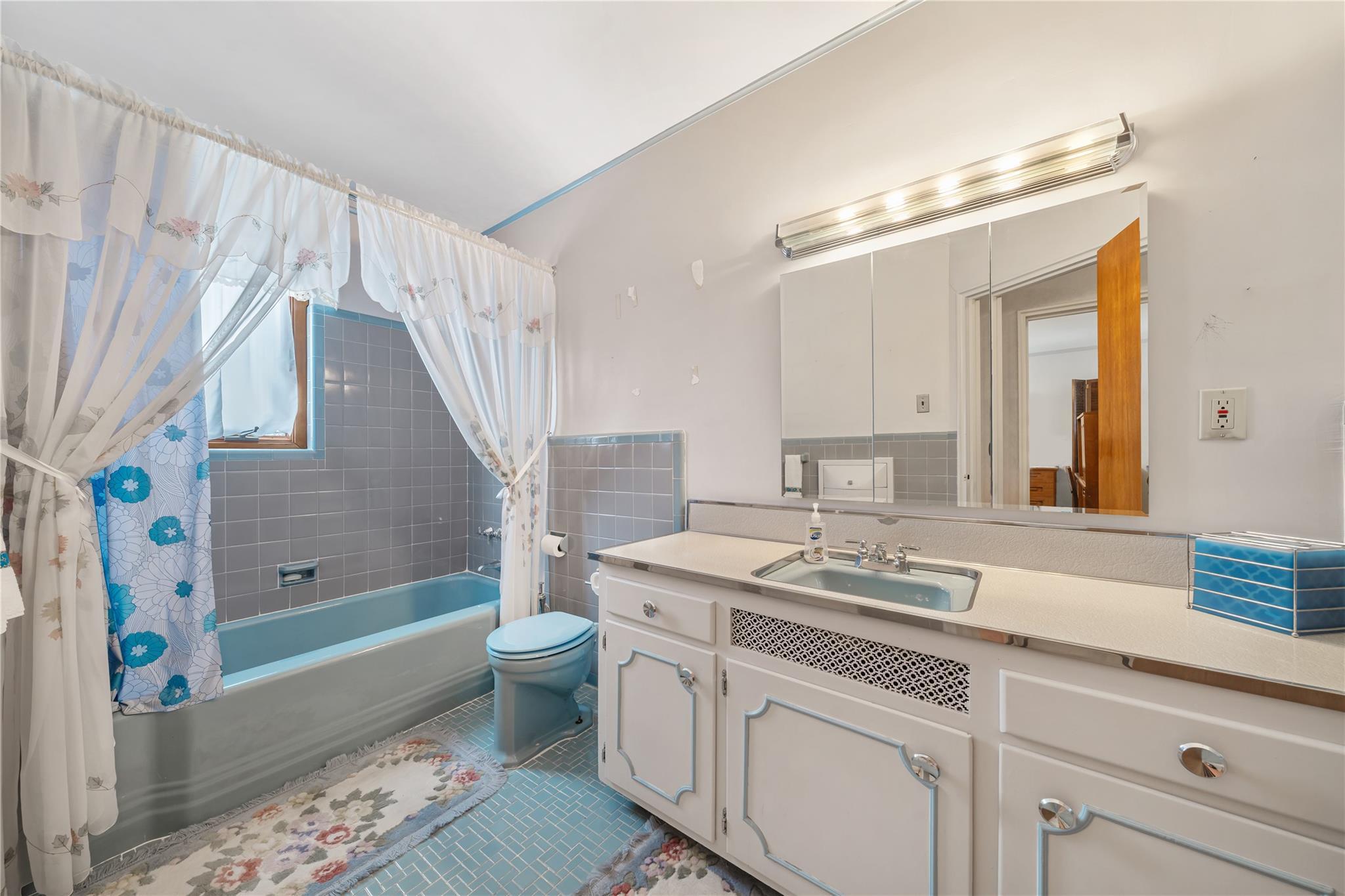Single Family Powells Cove  Queens, NY 11357, MLS-883366-11