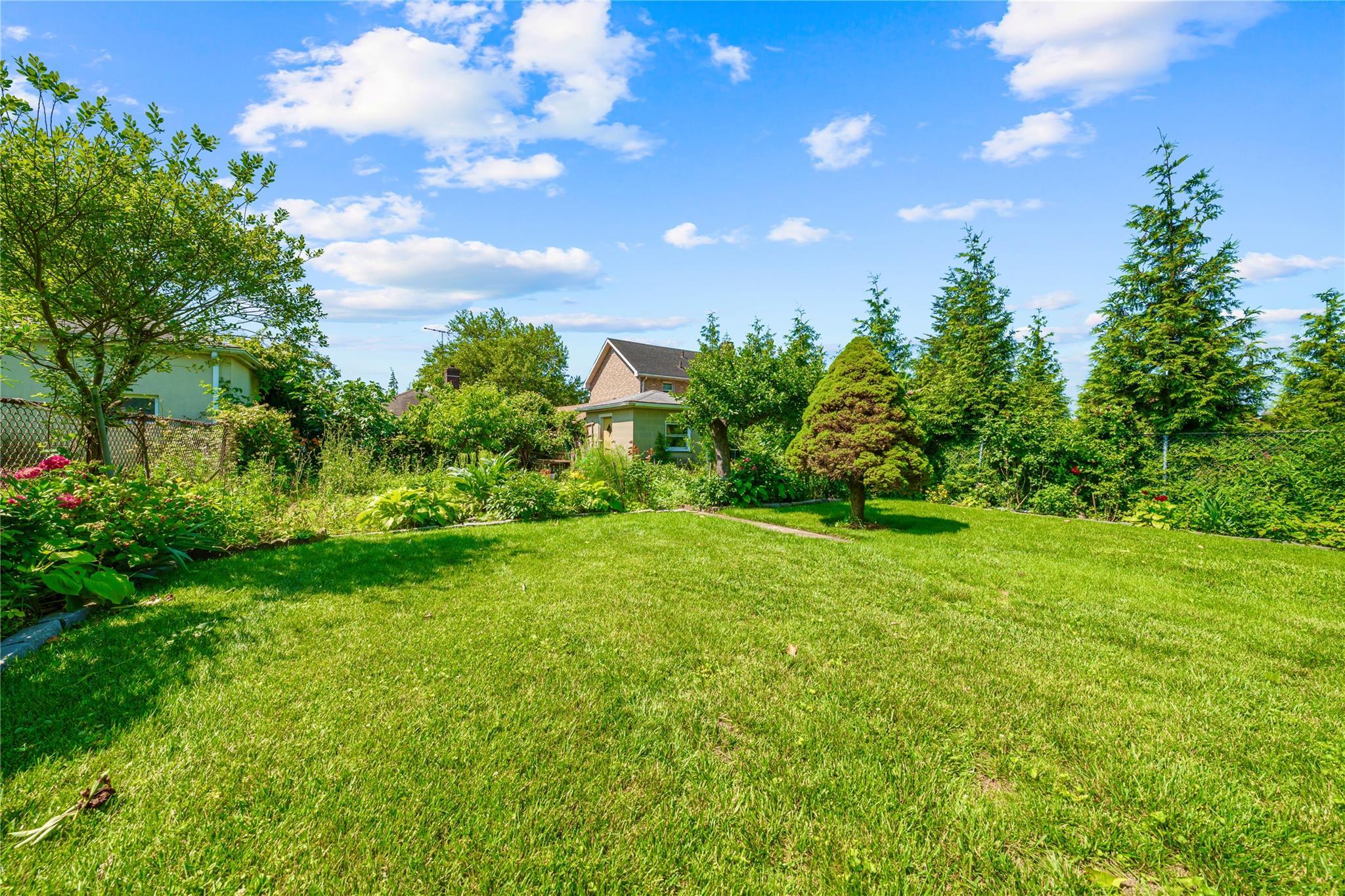 Single Family Powells Cove  Queens, NY 11357, MLS-883366-23