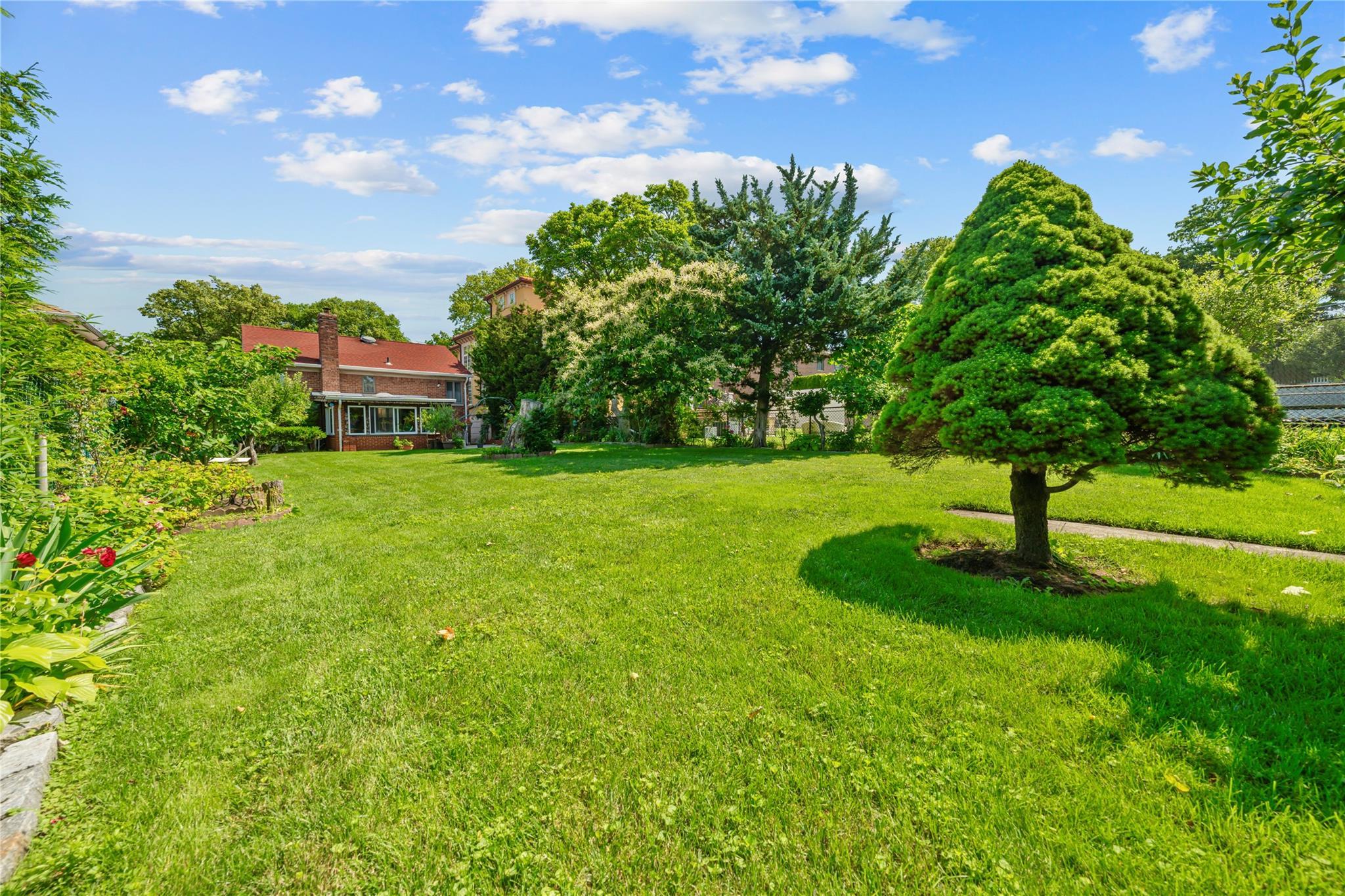 Single Family Powells Cove  Queens, NY 11357, MLS-883366-25