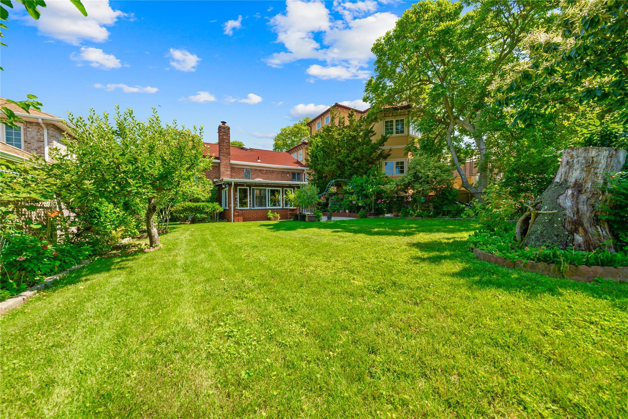 Single Family Powells Cove  Queens, NY 11357, MLS-883366-26
