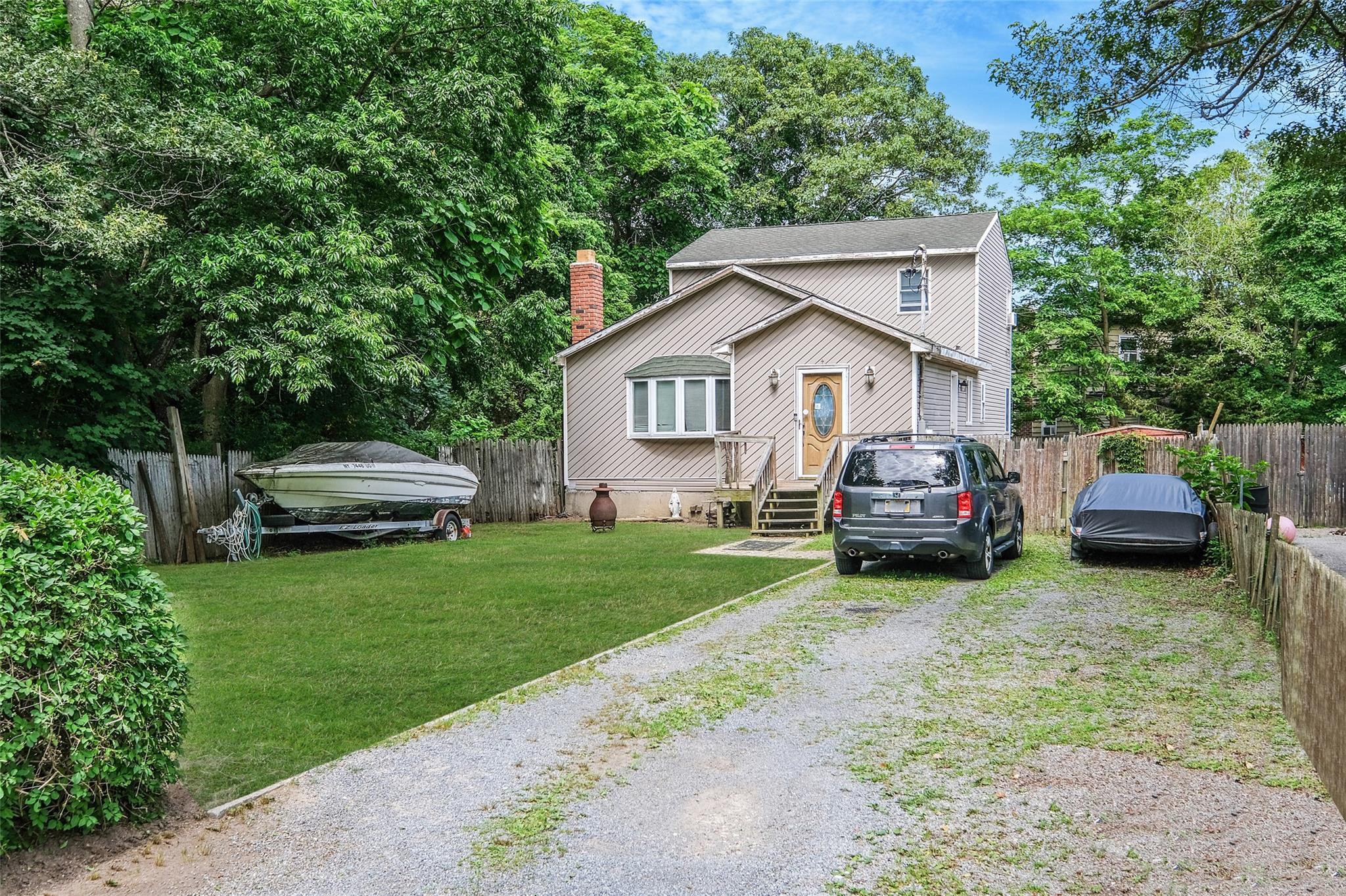 Single Family Broadway  Suffolk County, NY 11967, MLS-883456-17