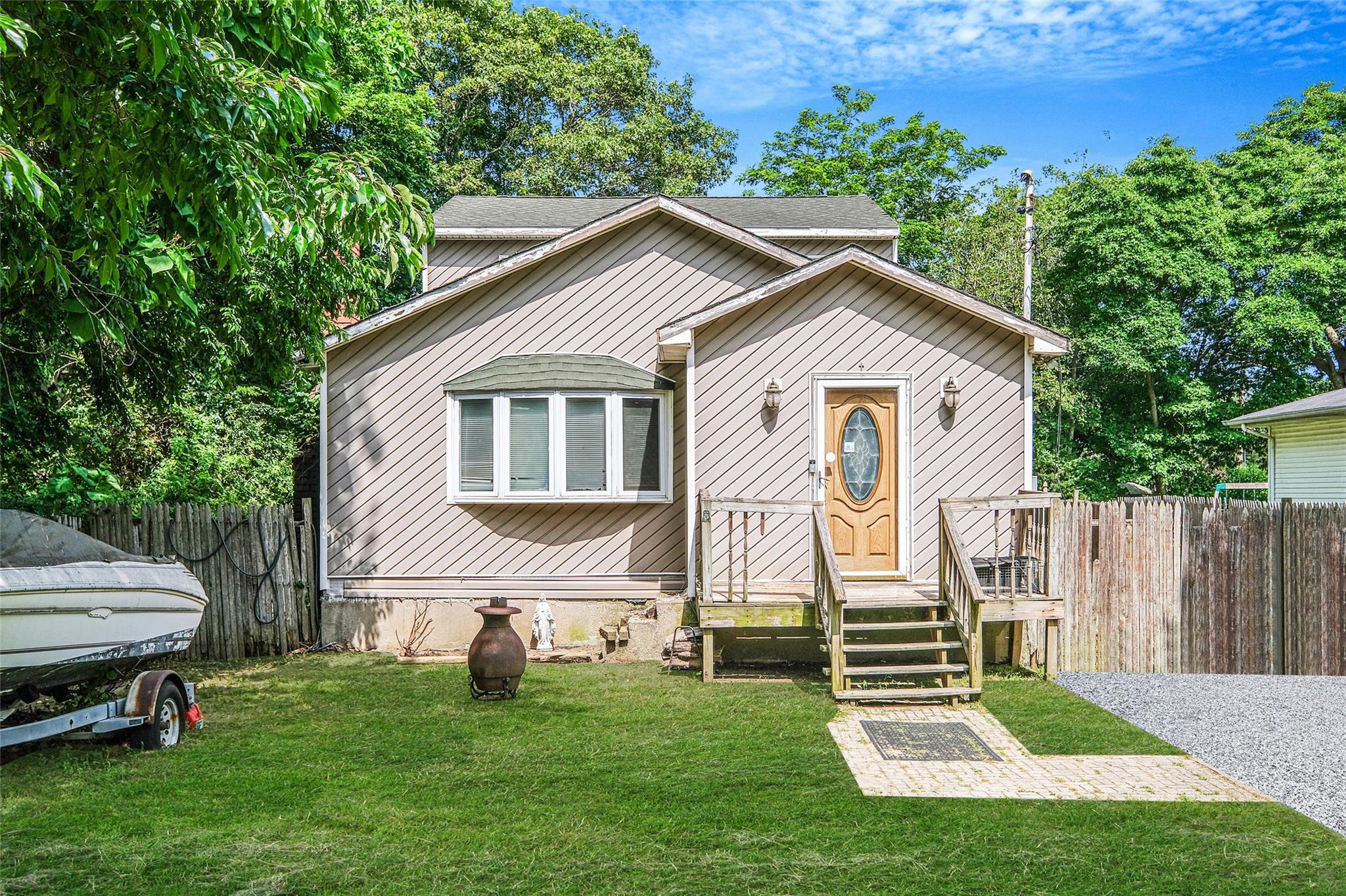 Single Family Broadway  Suffolk County, NY 11967, MLS-883456-2