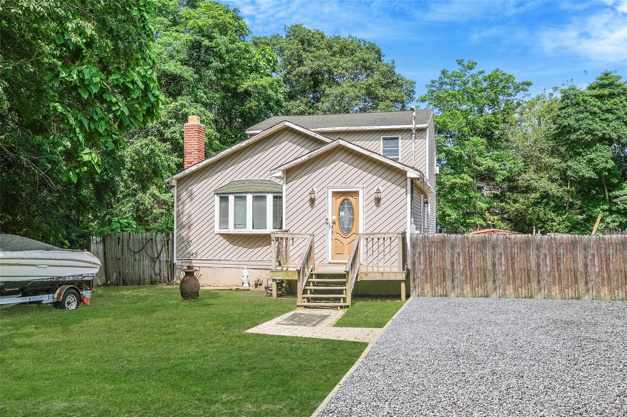Single Family Broadway  Suffolk County, NY 11967, MLS-883456-3