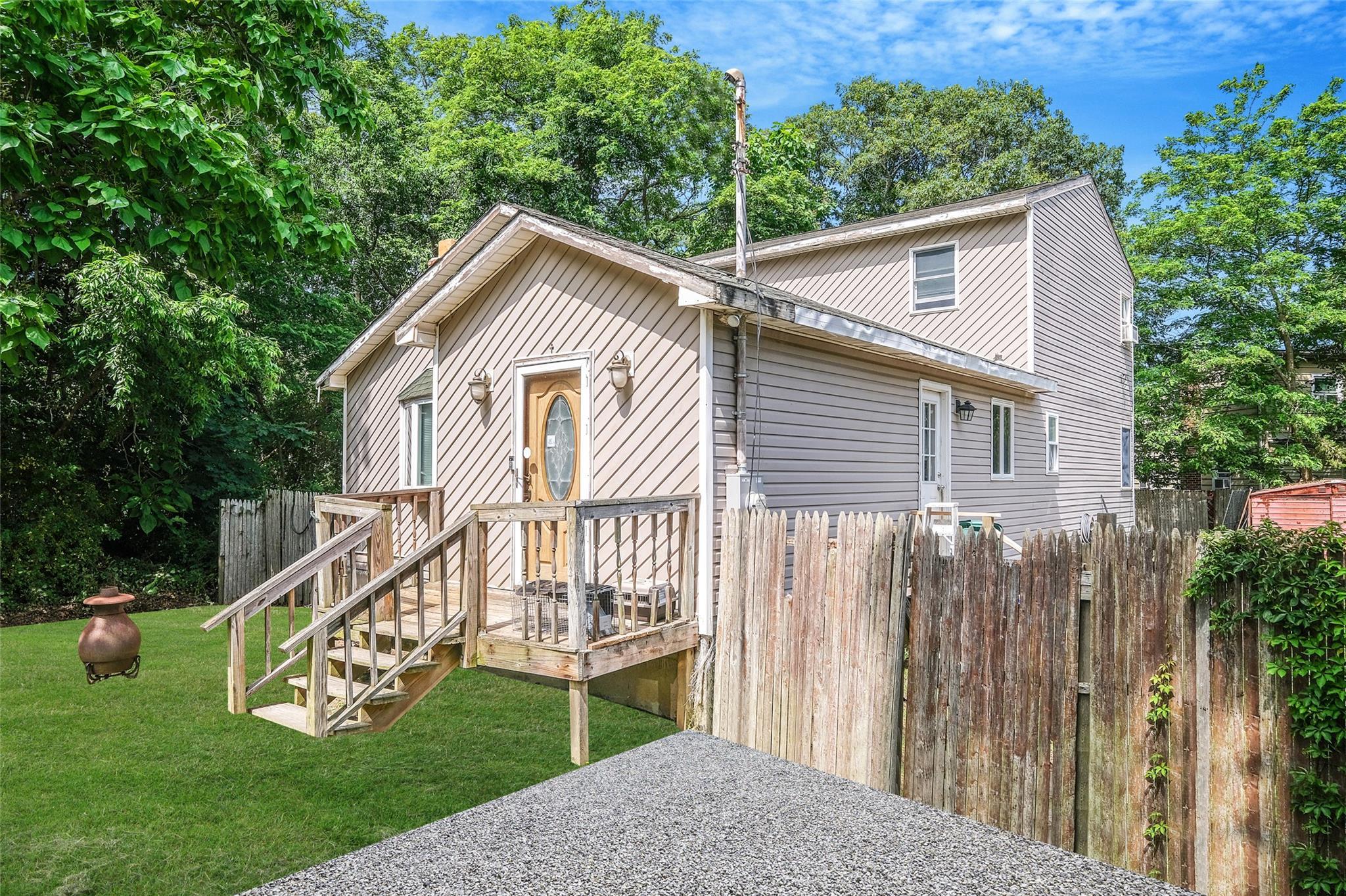 Single Family Broadway  Suffolk County, NY 11967, MLS-883456-4