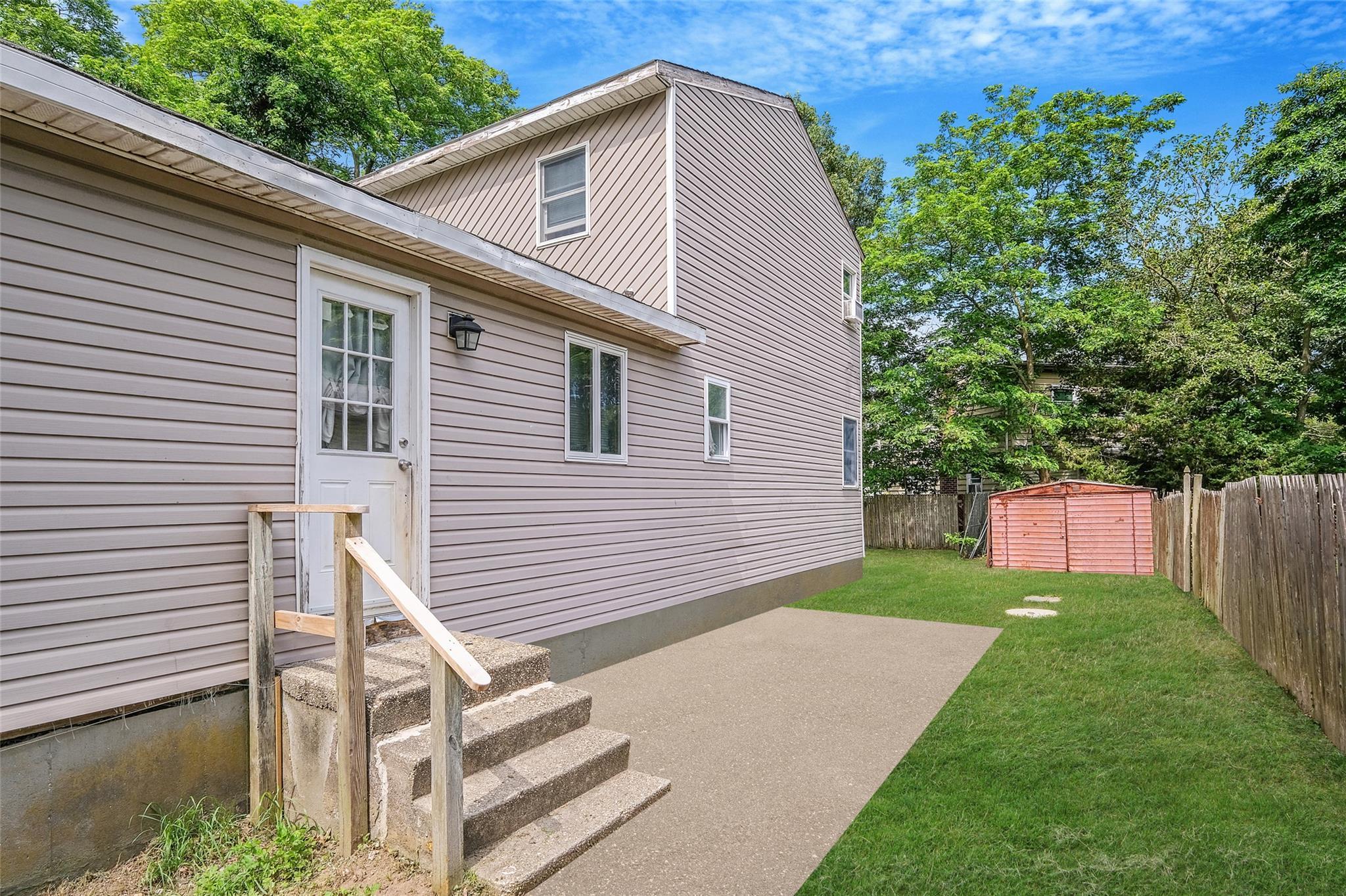 Single Family Broadway  Suffolk County, NY 11967, MLS-883456-6