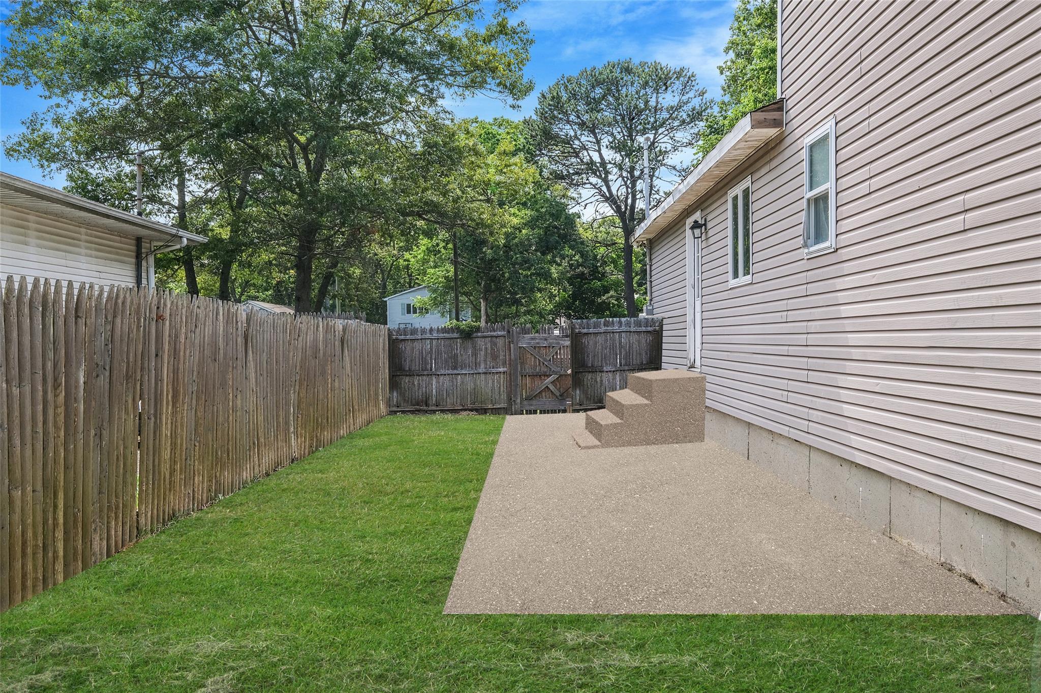 Single Family Broadway  Suffolk County, NY 11967, MLS-883456-8