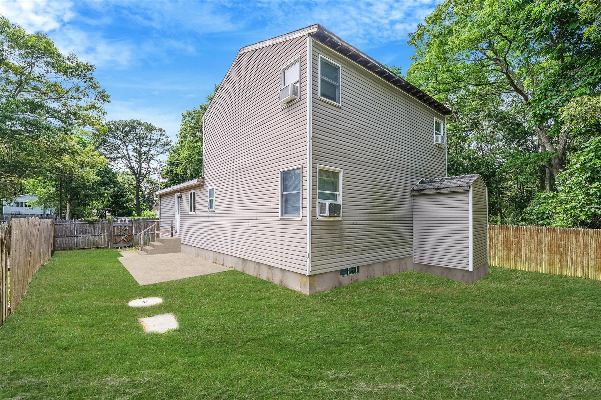 Single Family Broadway  Suffolk County, NY 11967, MLS-883456-9