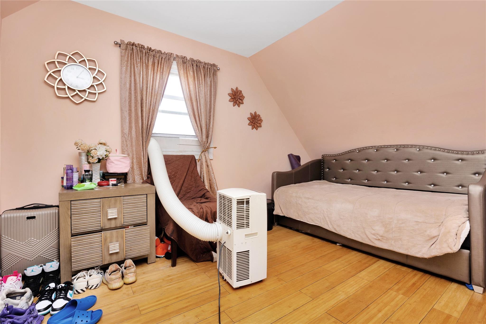 Single Family Conduit  Queens, NY 11436, MLS-883464-25