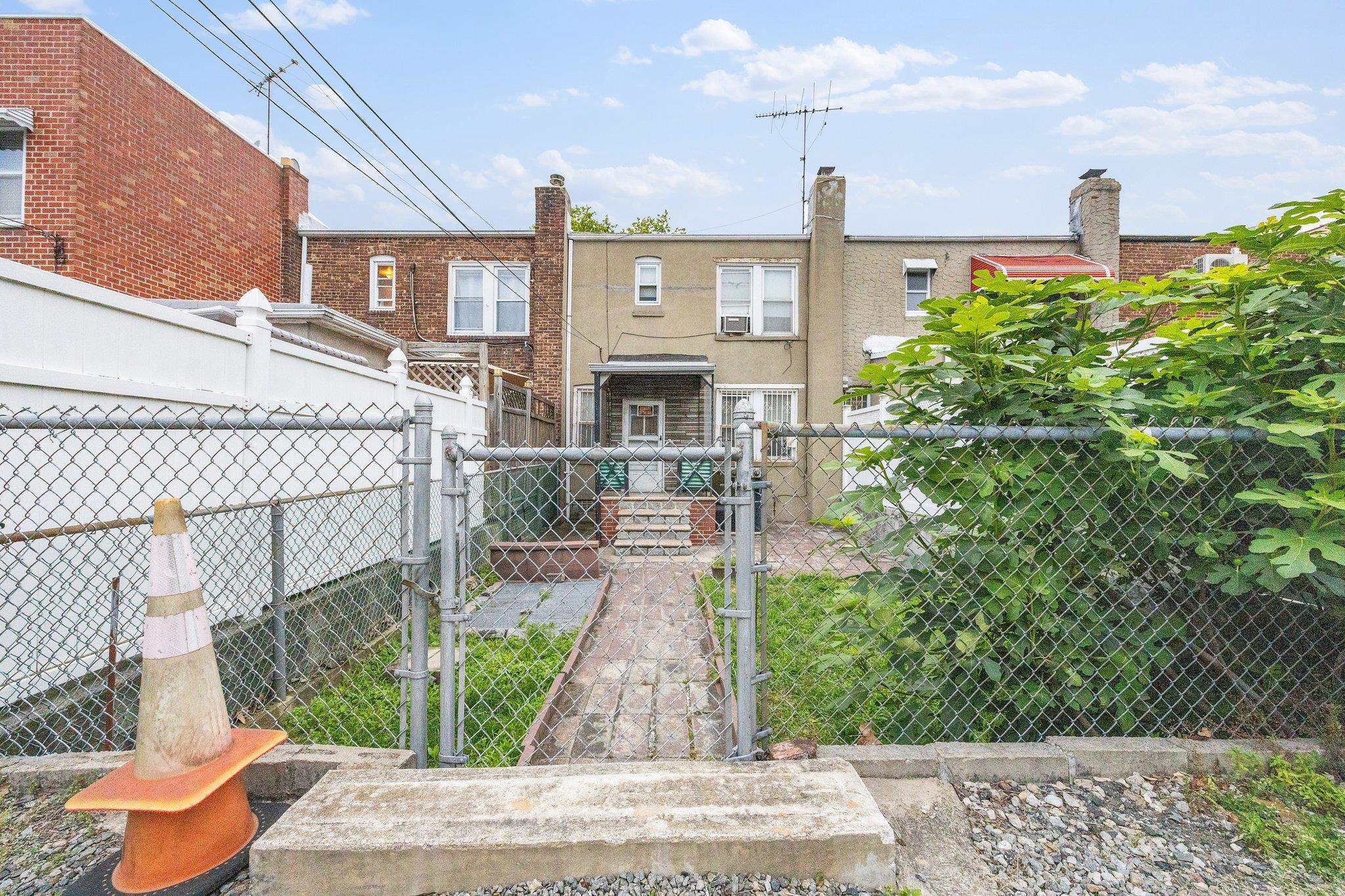 Single Family 38th  Queens, NY 11105, MLS-883489-10