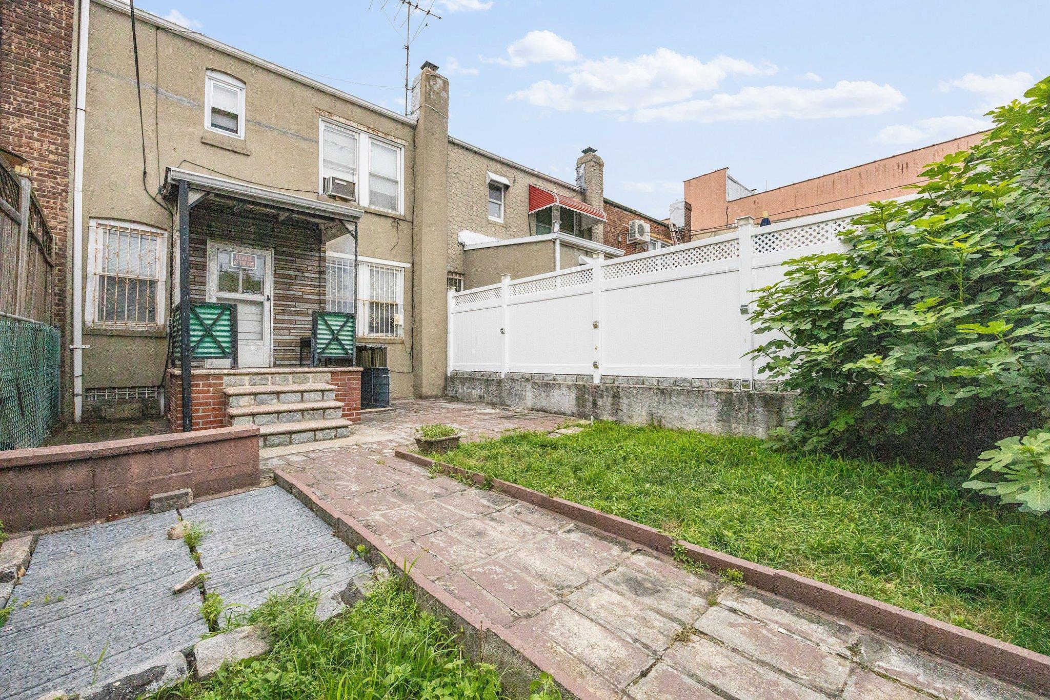 Single Family 38th  Queens, NY 11105, MLS-883489-12