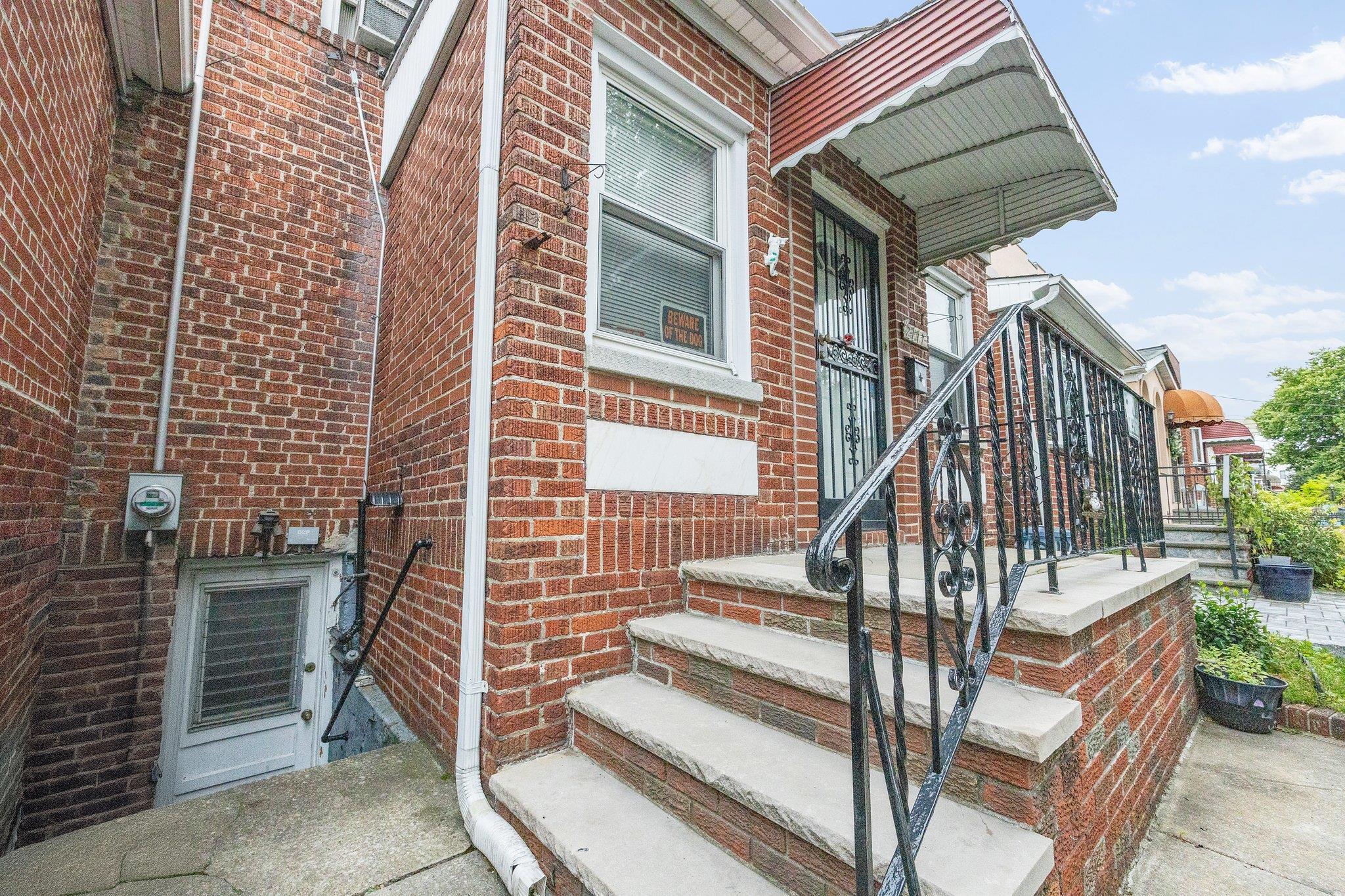 Single Family 38th  Queens, NY 11105, MLS-883489-21